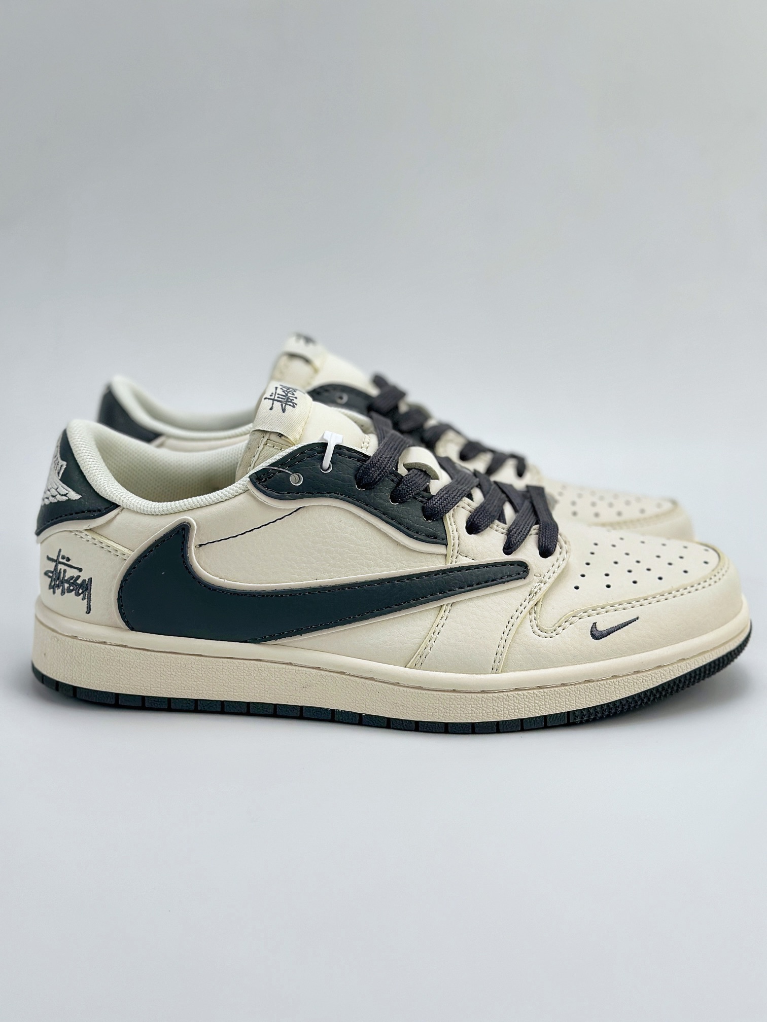 Travis Scott x Nike Air Jordan 1 Low x Louis Vuitton 三方联名 Air Jordan 1 Low 反转白绿倒钩 DM6688-601