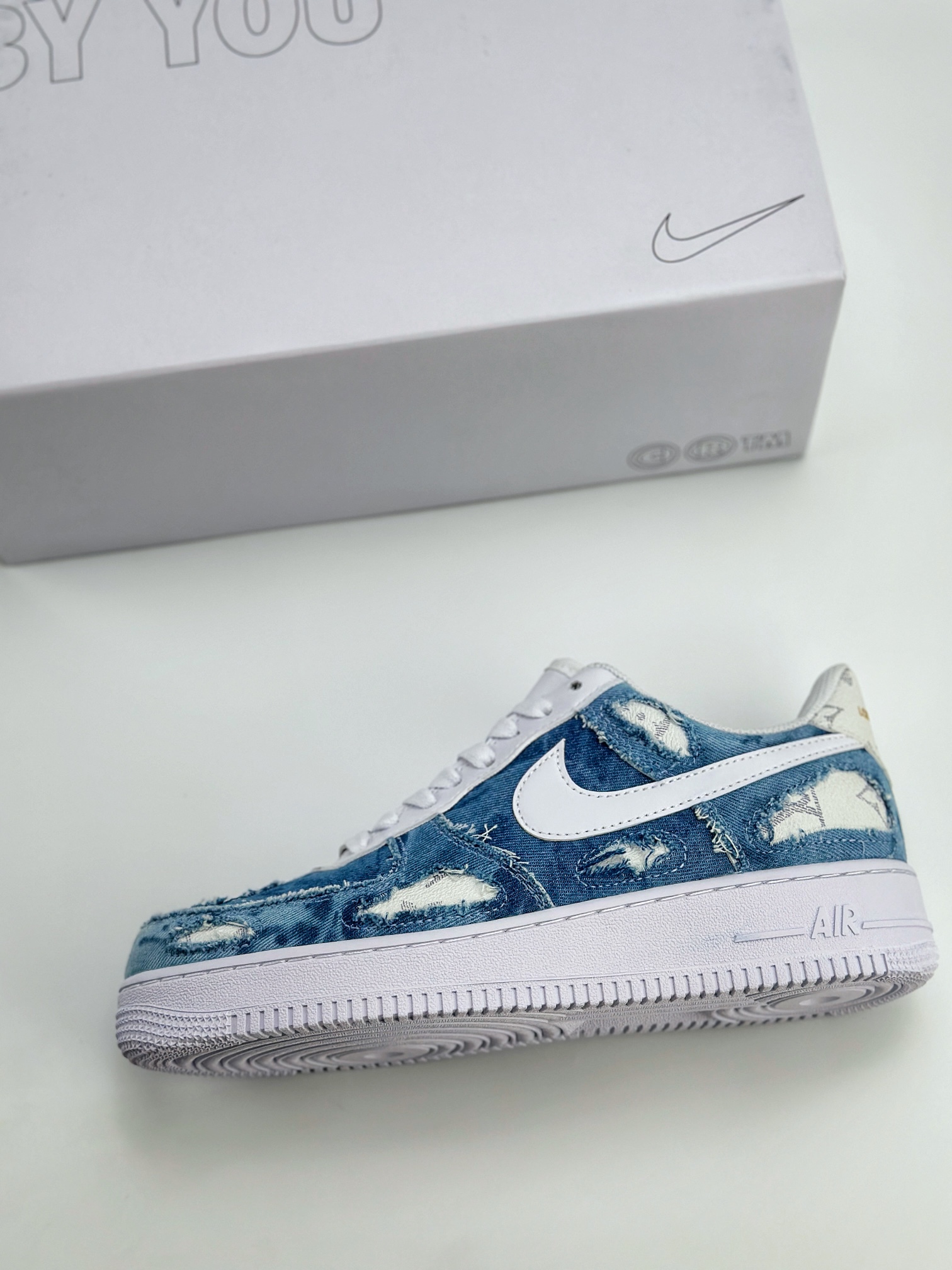 Nike Air Force 1 Low 07 x Louis Vuitton 白蓝牛仔破布