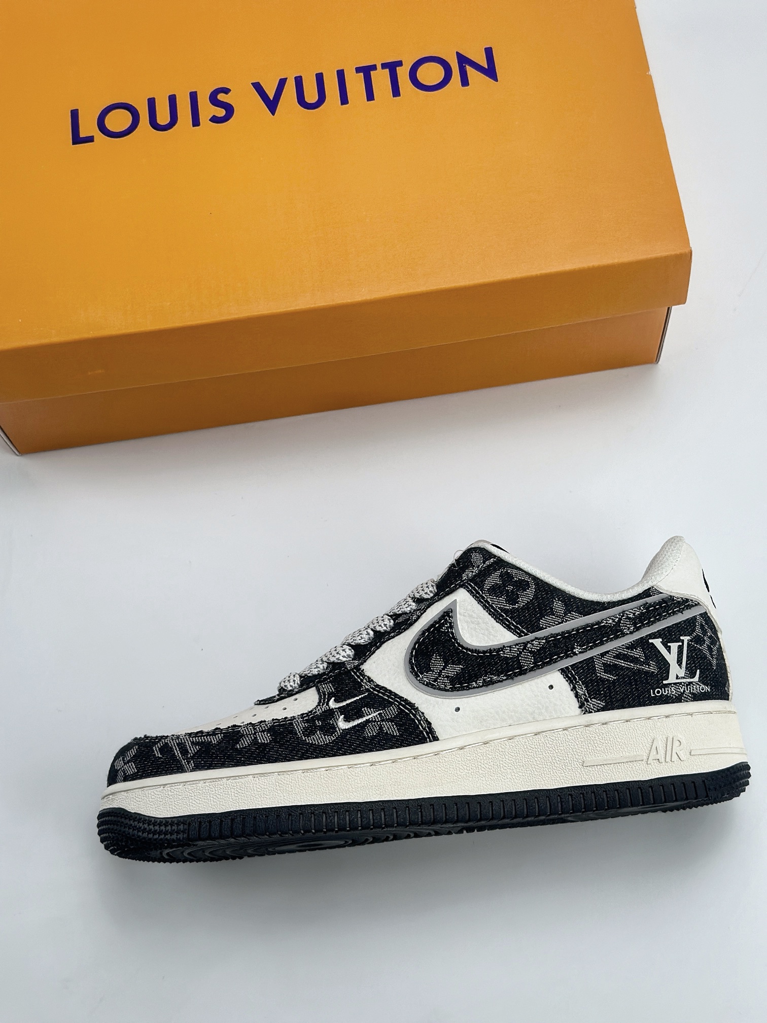 Nike Air Force 1 Low 07 x Louis Vuitton 白黑牛仔布 SJ2088-02