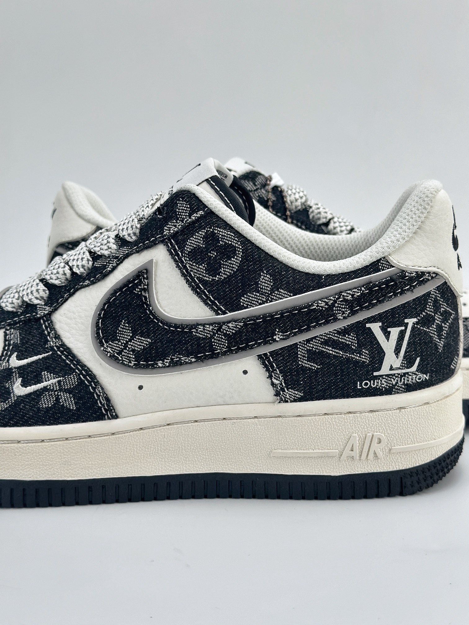 Nike Air Force 1 Low 07 x Louis Vuitton 白黑牛仔布 SJ2088-02