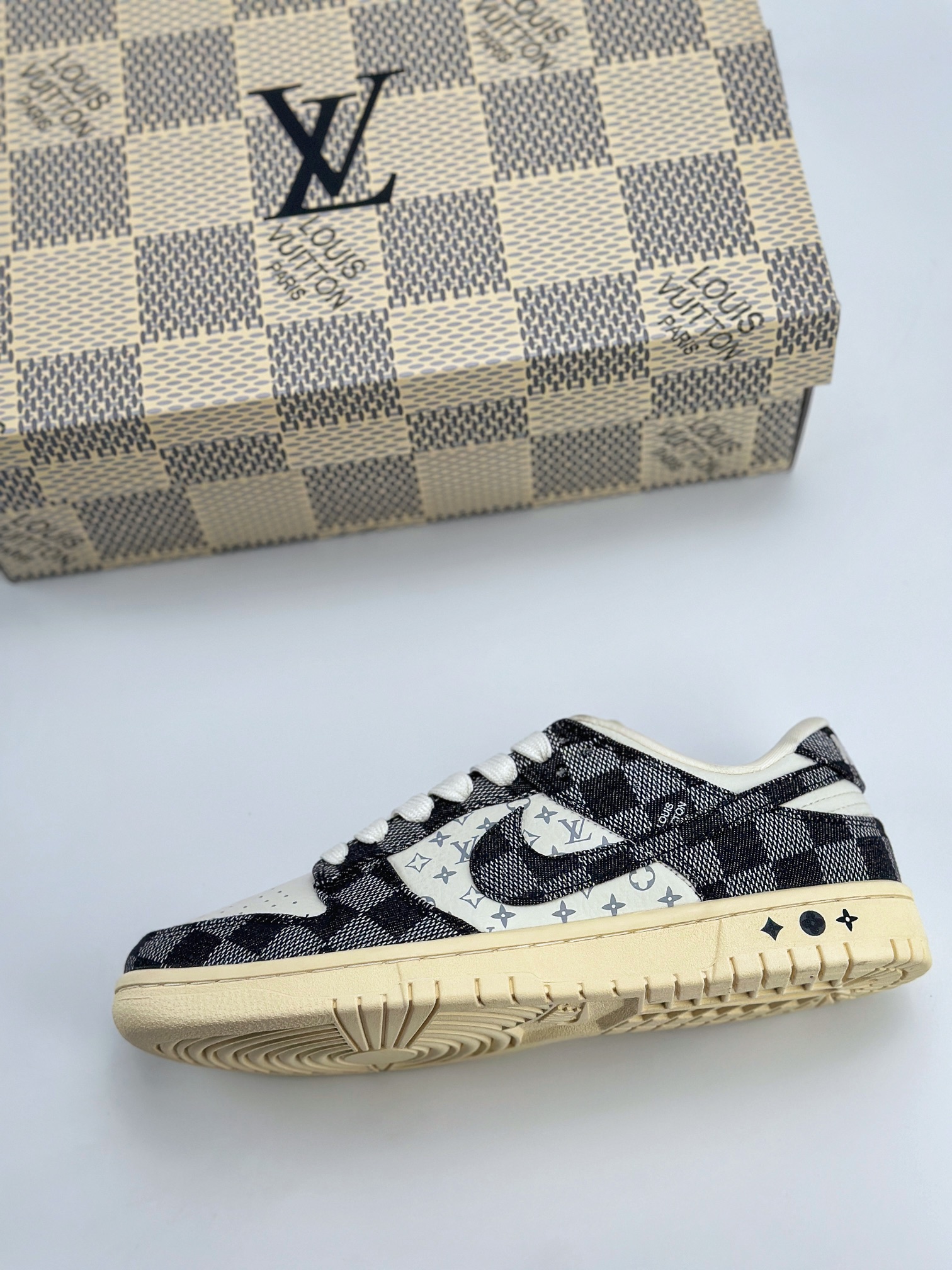 Nike SB Dunk Low x Louis Vuitton 白黑牛仔布 XB3802-353