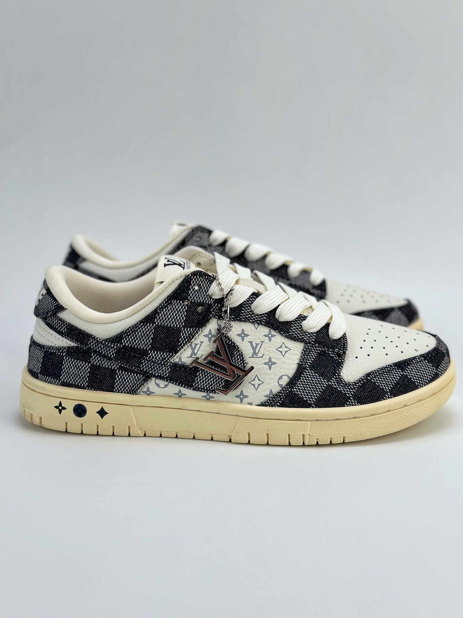 Nike SB Dunk Low x Louis Vuitton 白黑牛仔布 XB3802-353