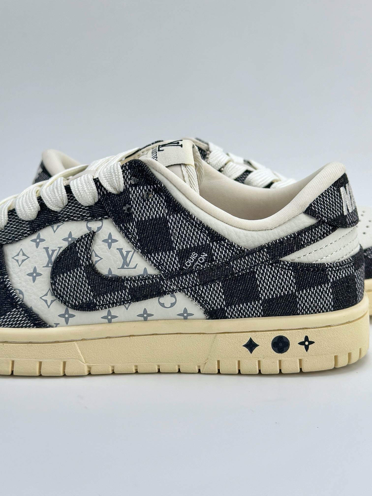 Nike SB Dunk Low x Louis Vuitton 白黑牛仔布 XB3802-353