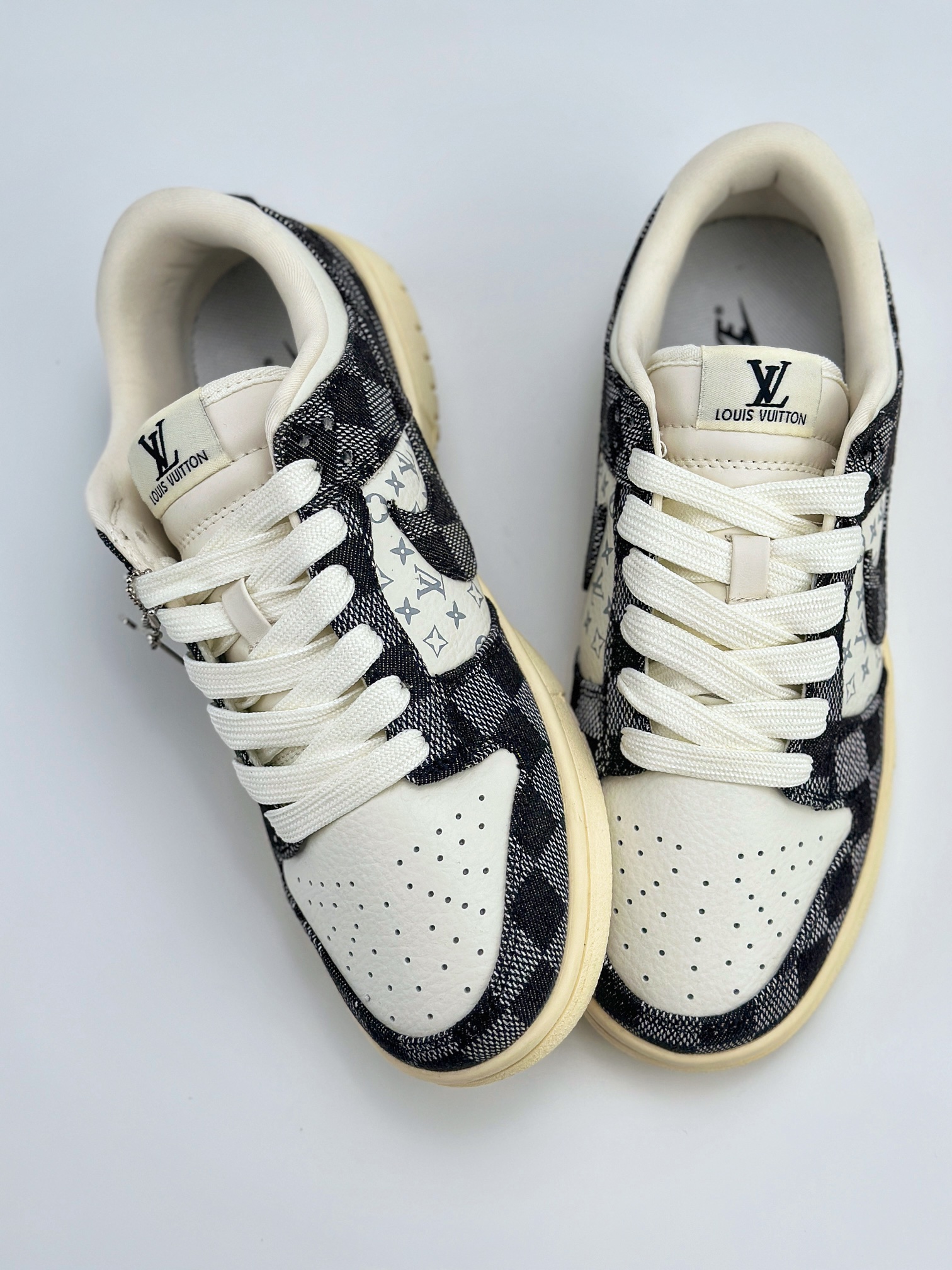 Nike SB Dunk Low x Louis Vuitton 白黑牛仔布 XB3802-353