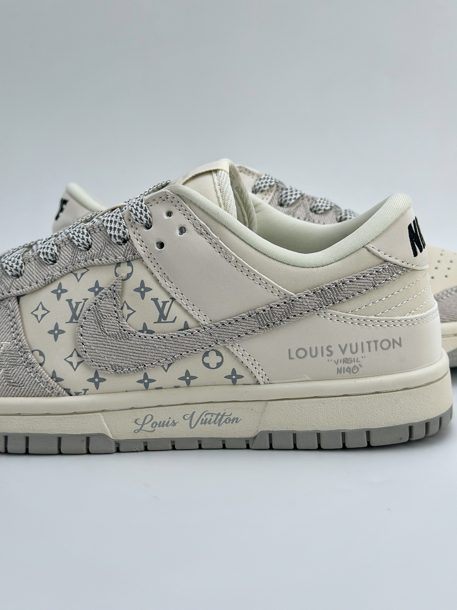 Nike SB Dunk Low x Louis Vuitton 白浅灰 JH8310-947