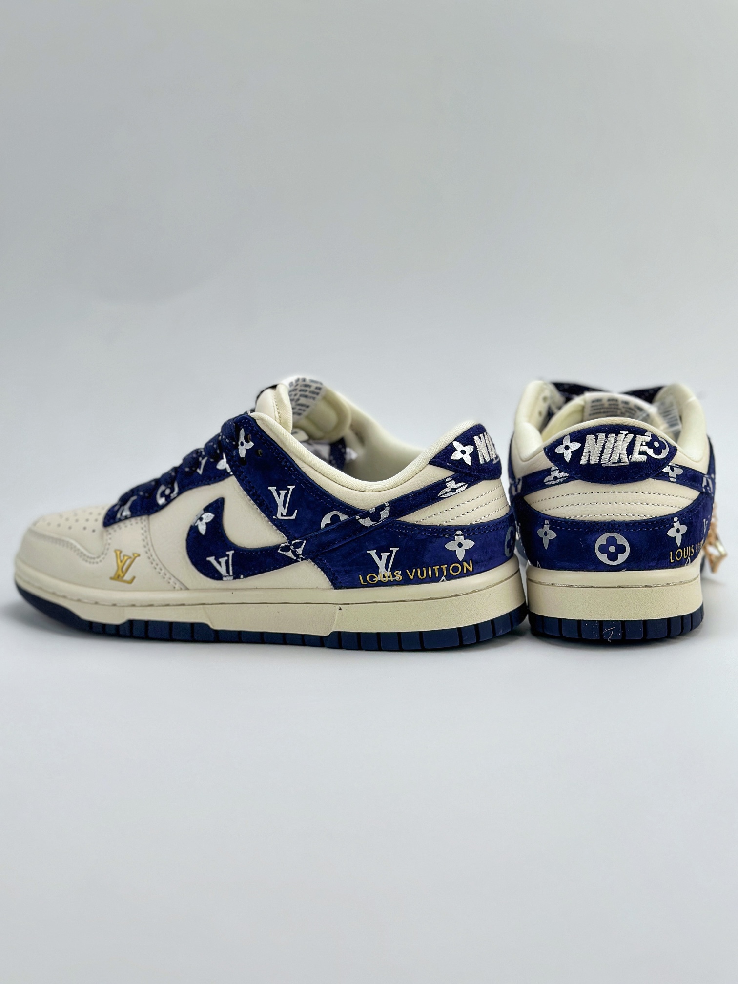 Nike SB Dunk Low x Louis Vuitton 白蓝拼接翻毛 XD6188-029