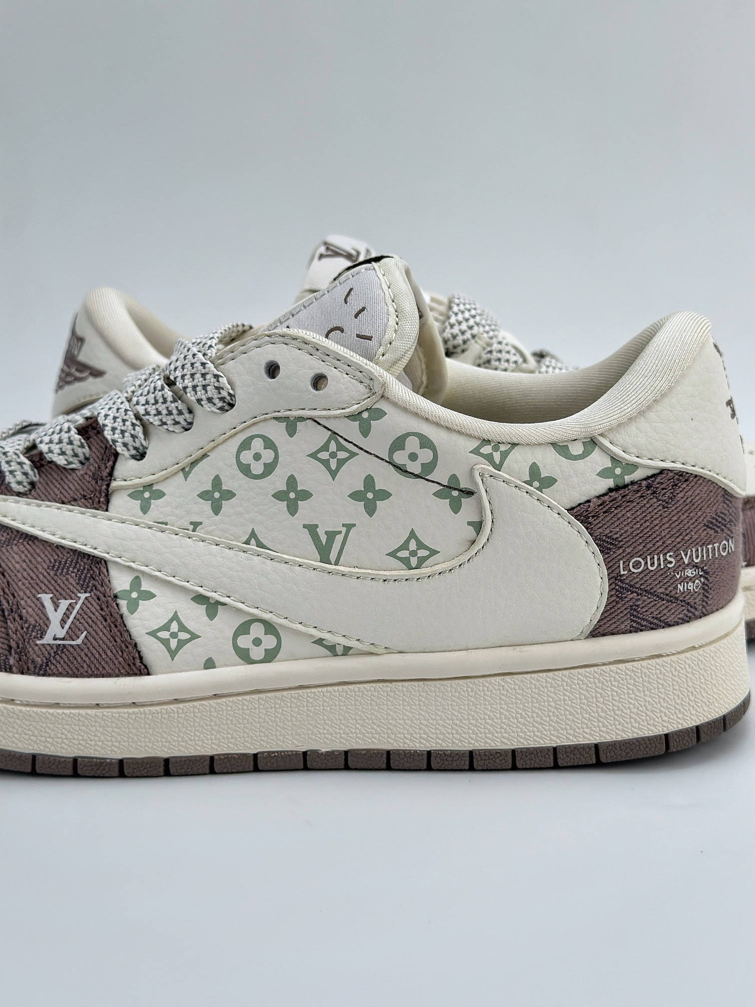 Travis Scott x Nike Air Jordan 1 Low x Louis Vuitton 三方联名 反转白棕拼接帆布倒钩 SJ2068-105