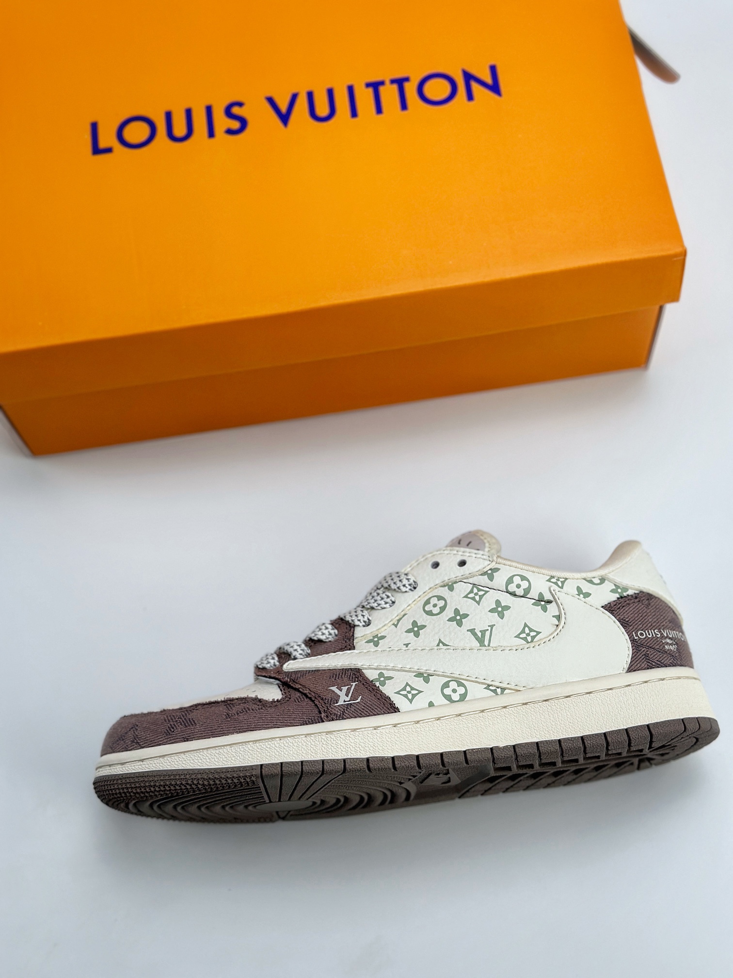 Travis Scott x Nike Air Jordan 1 Low x Louis Vuitton 三方联名 反转白棕拼接帆布倒钩 SJ2068-105