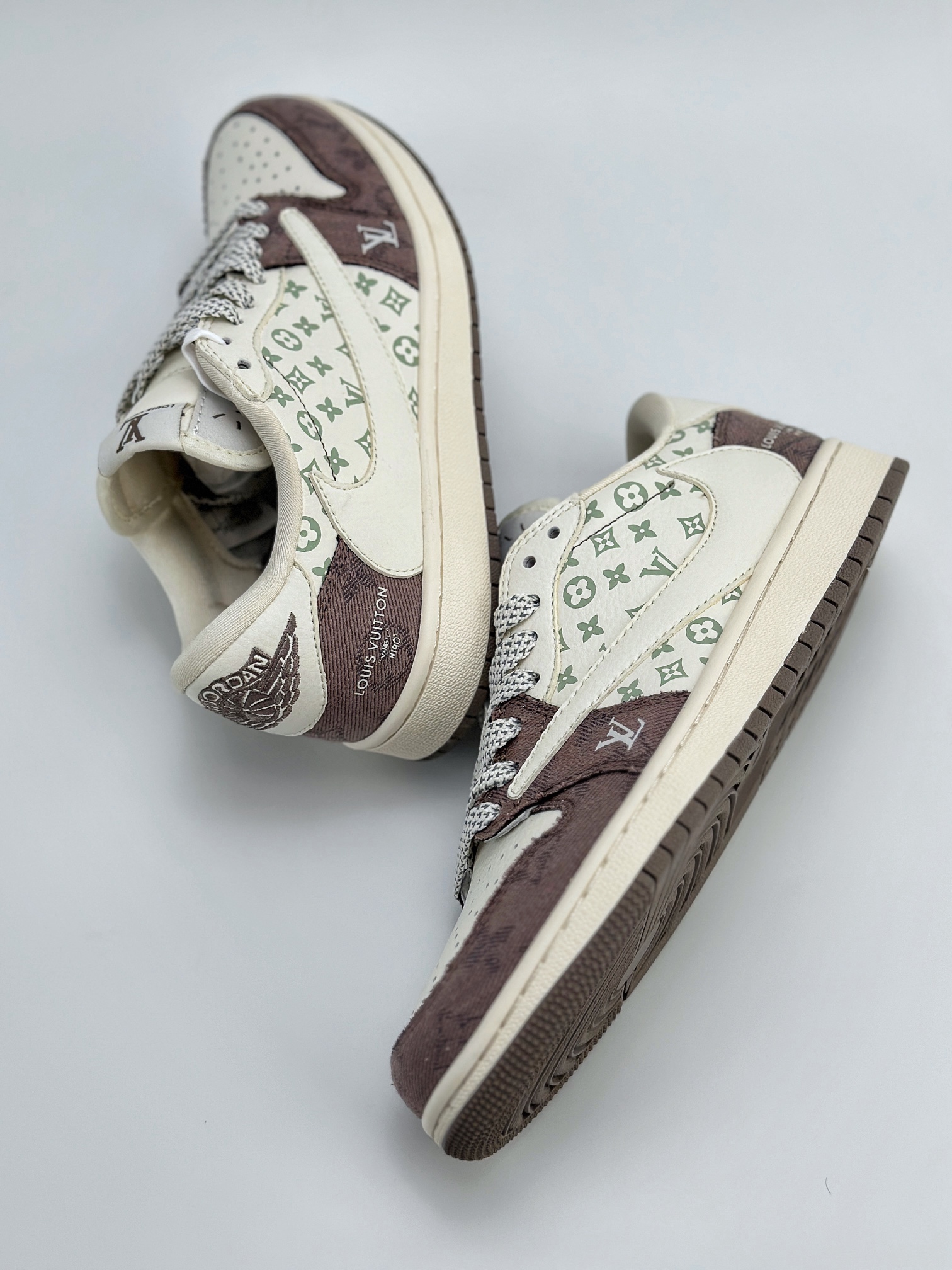 Travis Scott x Nike Air Jordan 1 Low x Louis Vuitton 三方联名 反转白棕拼接帆布倒钩 SJ2068-105