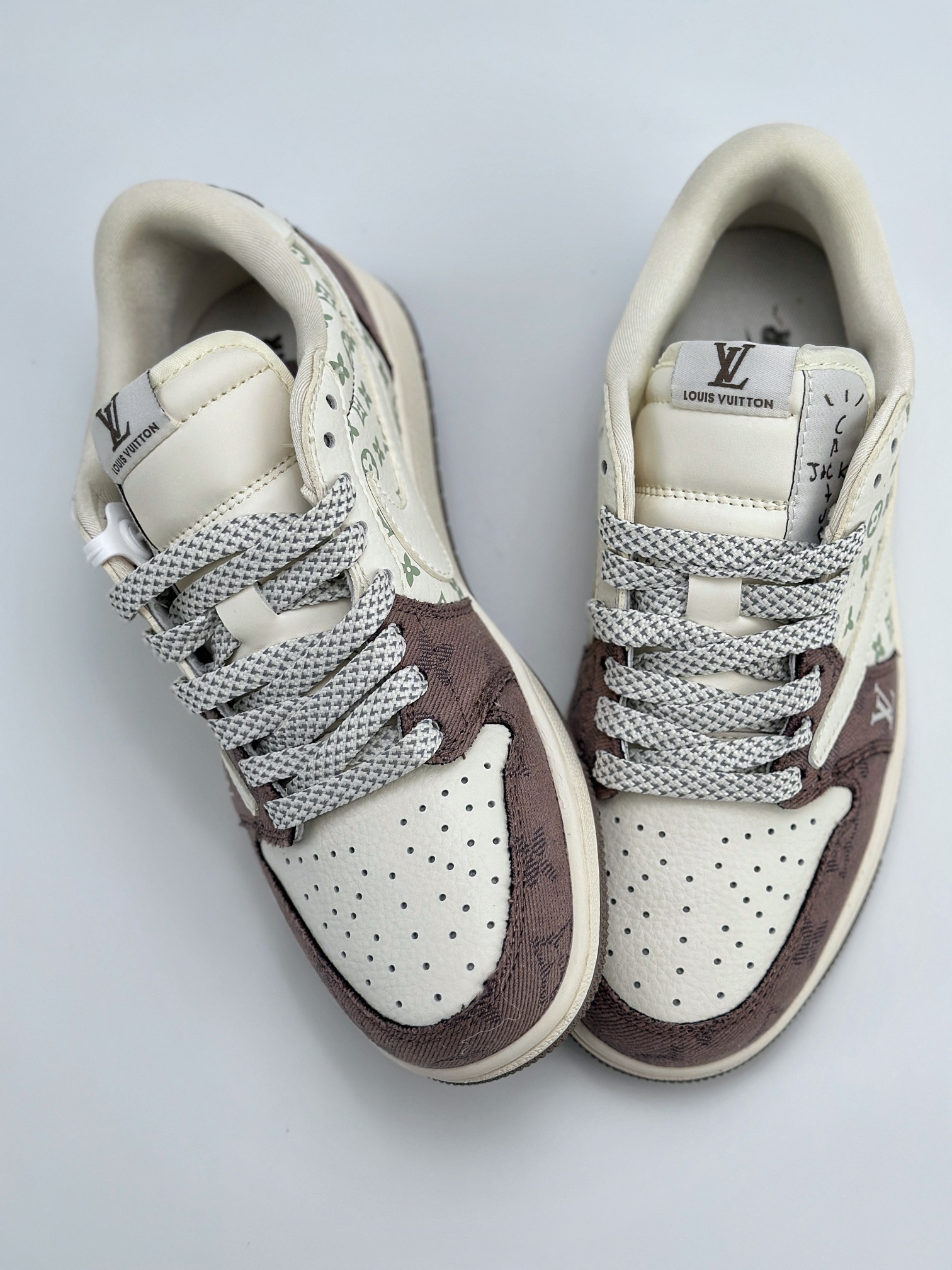 Travis Scott x Nike Air Jordan 1 Low x Louis Vuitton 三方联名 反转白棕拼接帆布倒钩 SJ2068-105