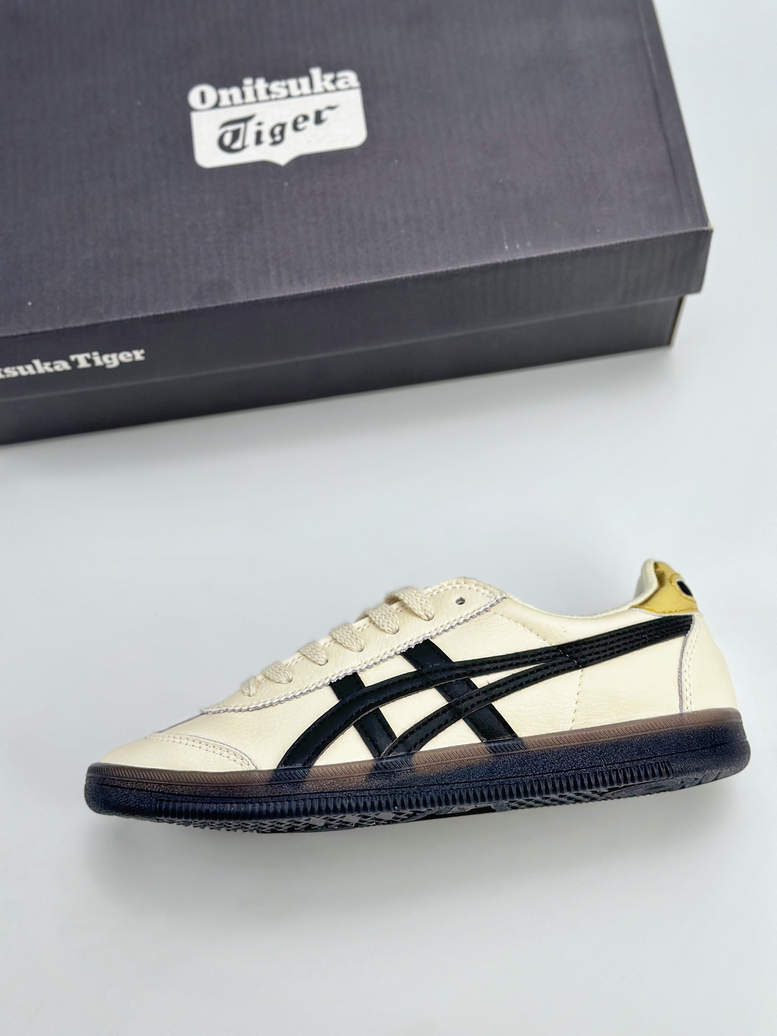 Asics Onitsuka Tiger Tokuten 亚瑟士鬼冢虎男女中性复古运动板鞋 1183B938-100