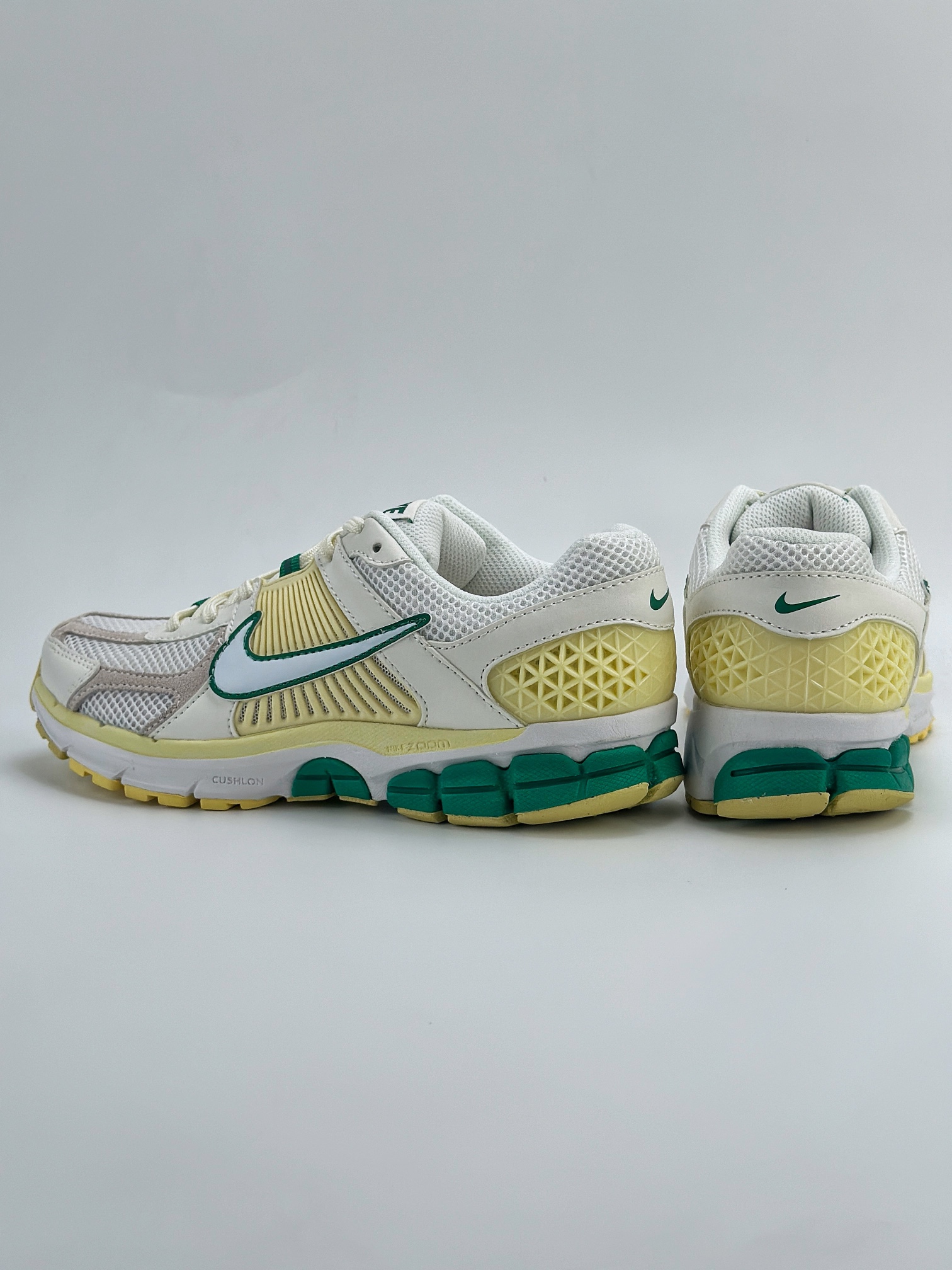 NIKE ZOOM Vomero 5 SP 复古风潮 网面透气运动鞋 FN8361-100