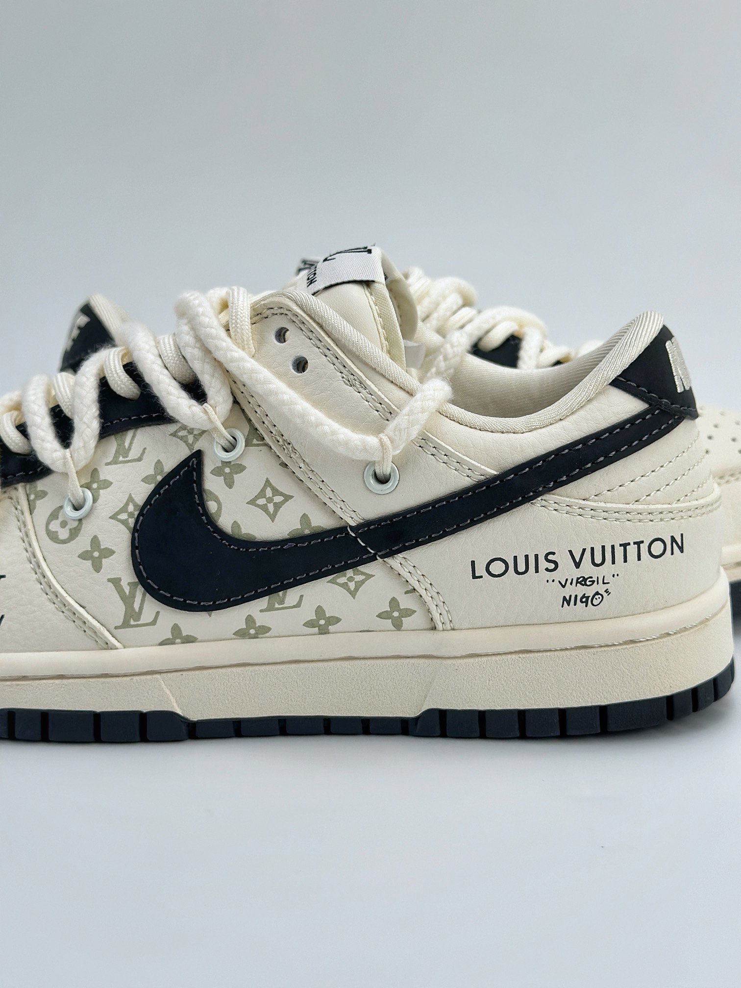 Nike SB Dunk Low x Louis Vuitton 白黑绑带 SJ2068-260