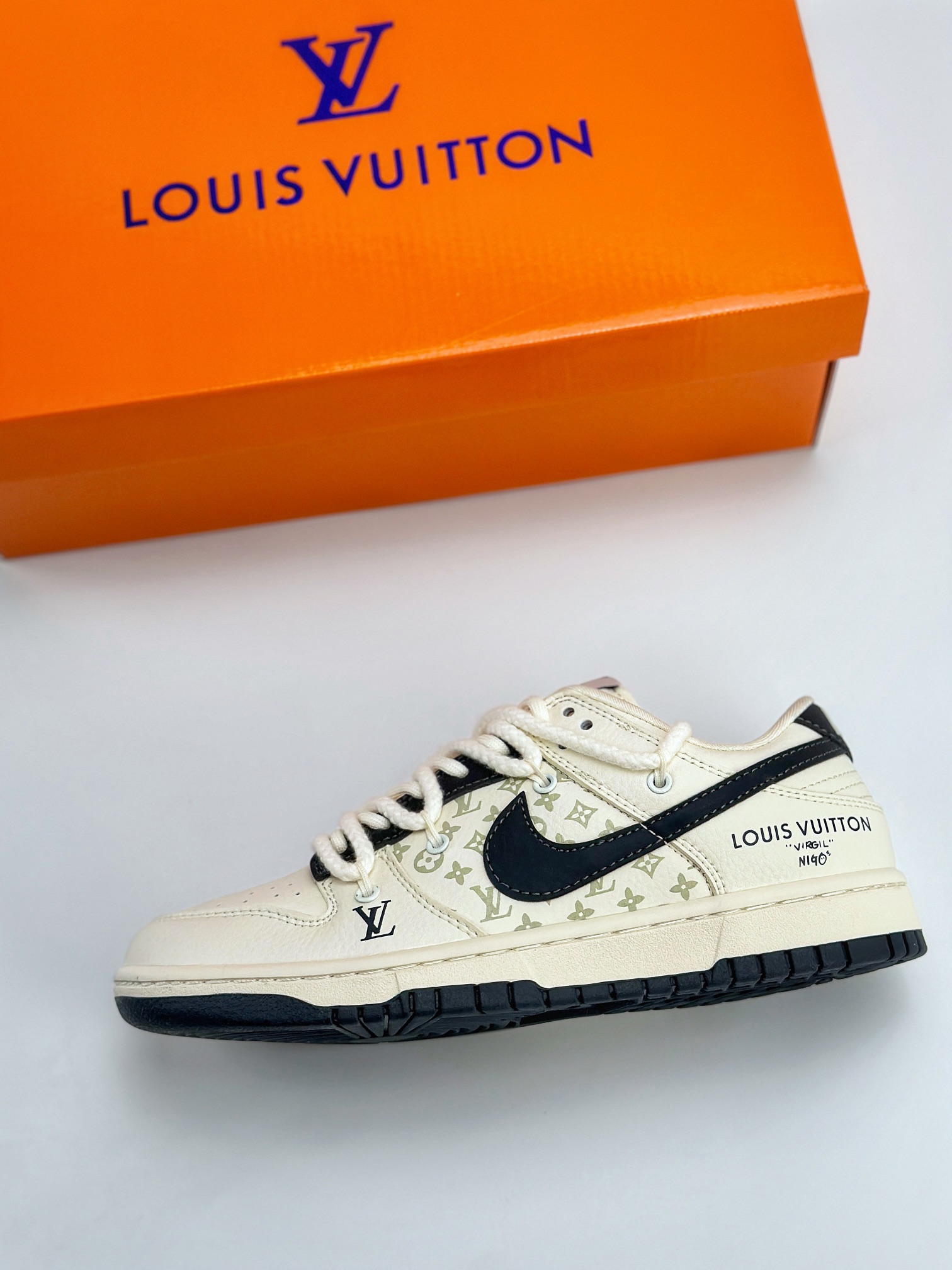 Nike SB Dunk Low x Louis Vuitton 白黑绑带 SJ2068-260