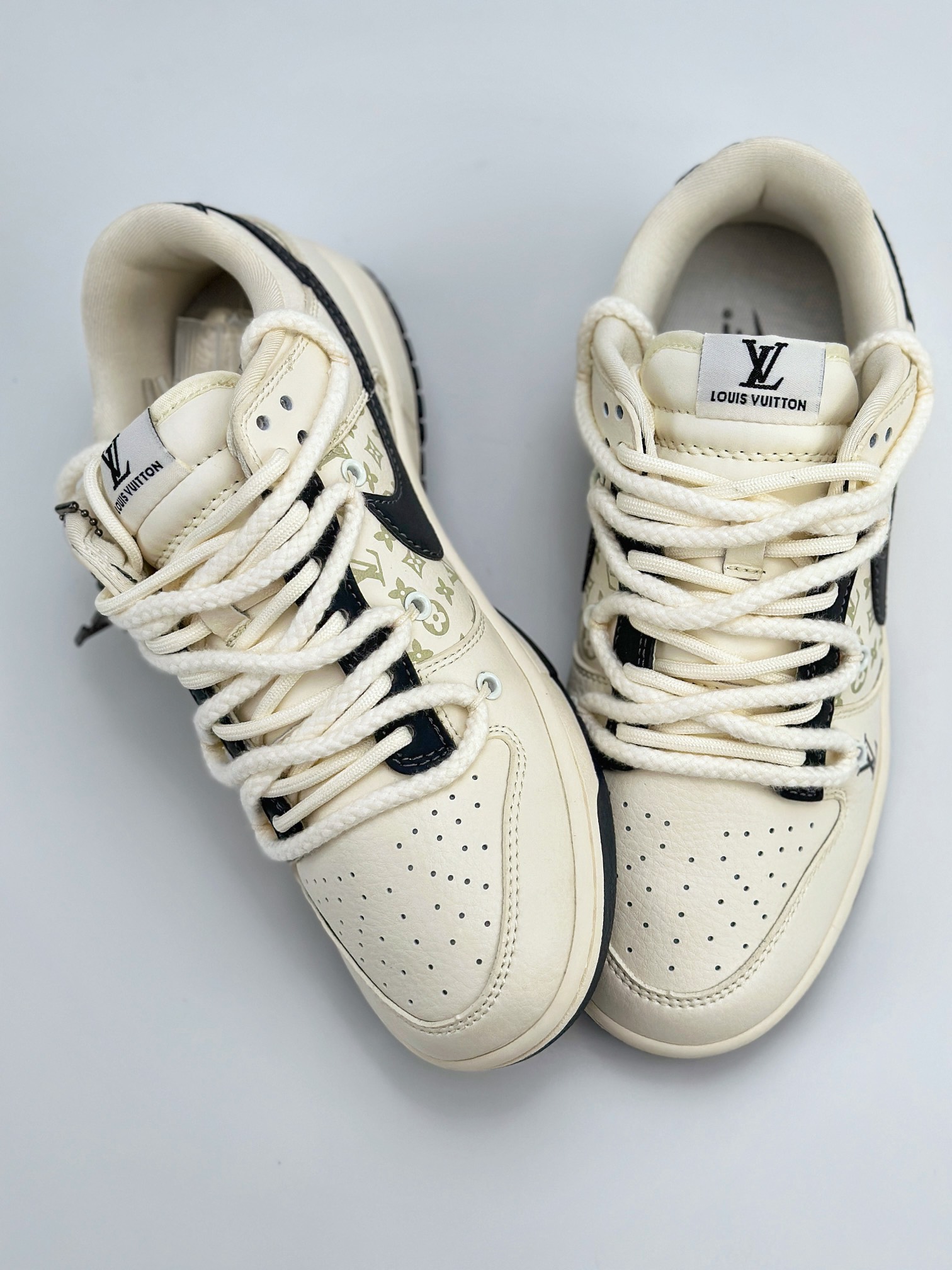 Nike SB Dunk Low x Louis Vuitton 白黑绑带 SJ2068-260