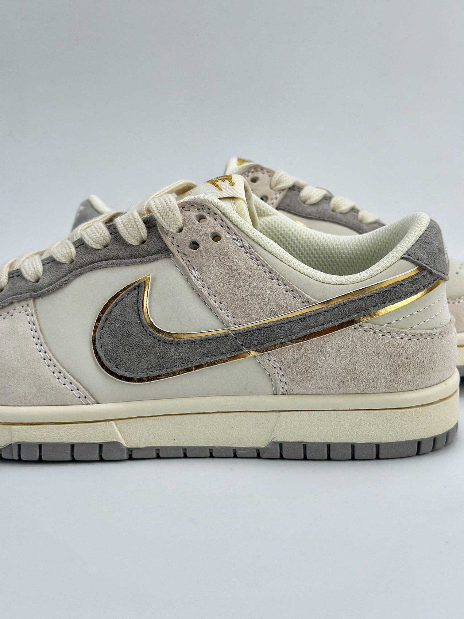 Nike SB Dunk Low 白灰麂皮 JH8037-924