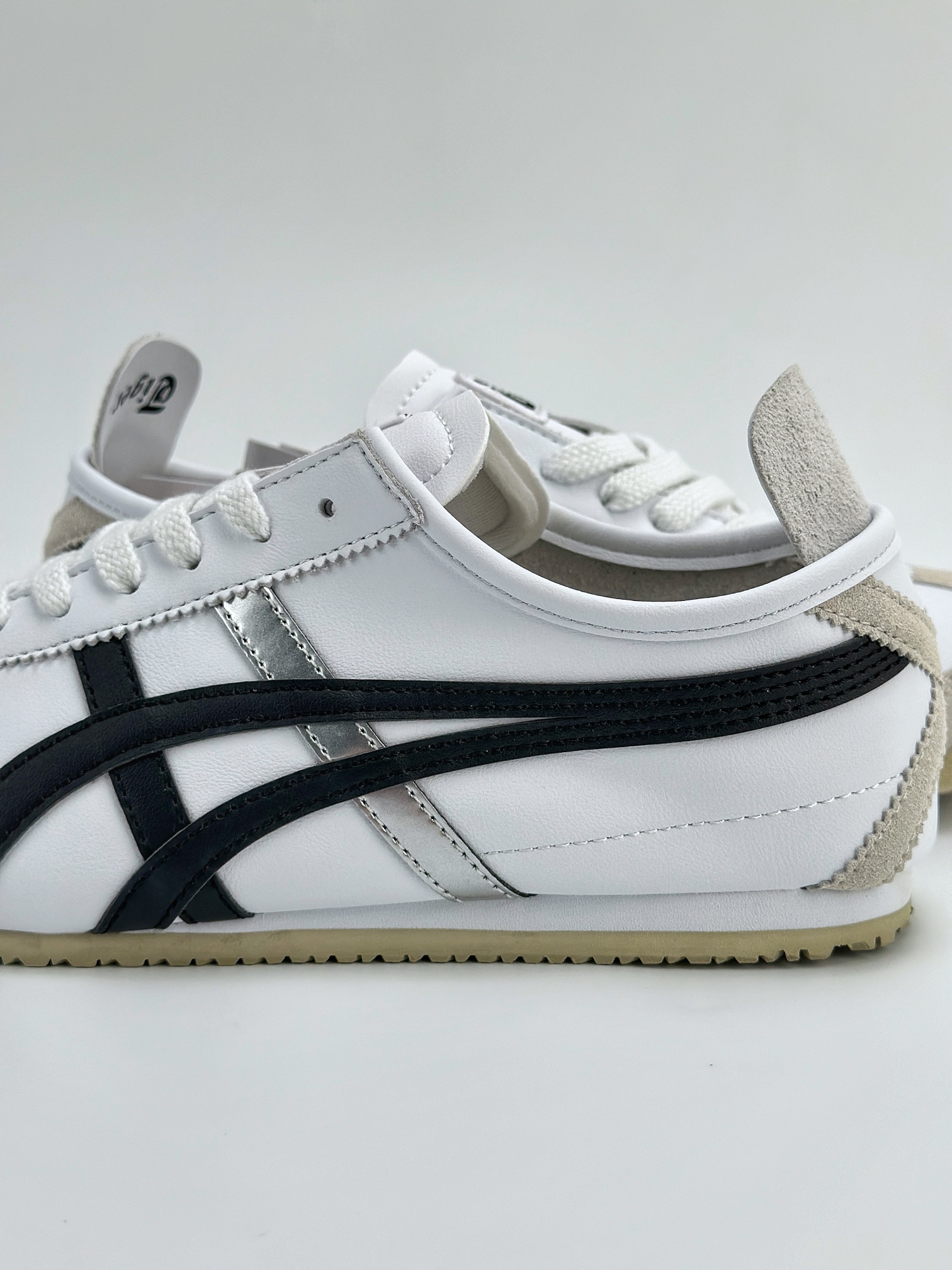 Onitsuka Tiger Mexico 66 Paraty 百搭单品 板鞋 1183C102-101