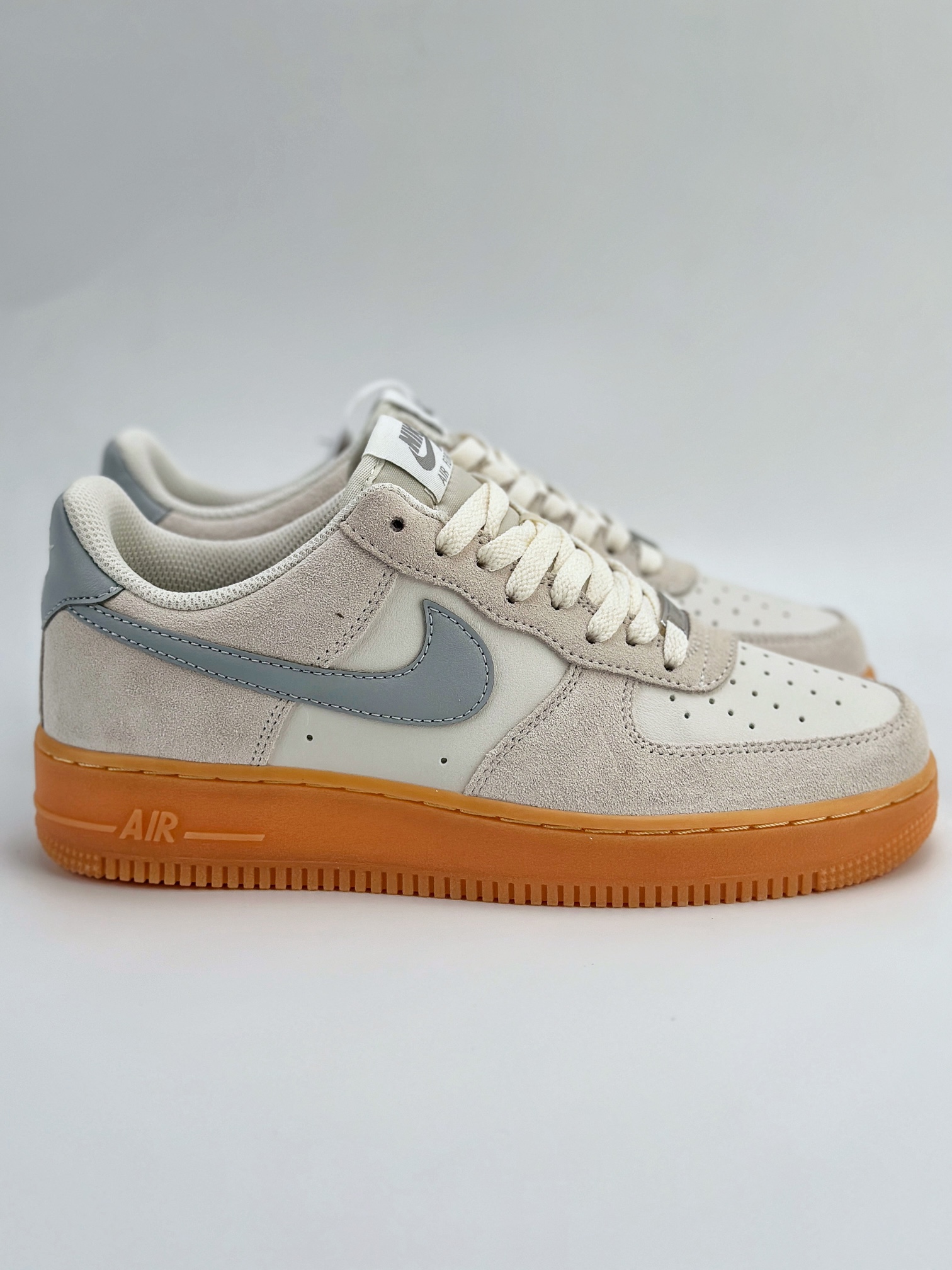 Nike Air Force 1 Low 07 ESS+ 米灰 FQ8714-002