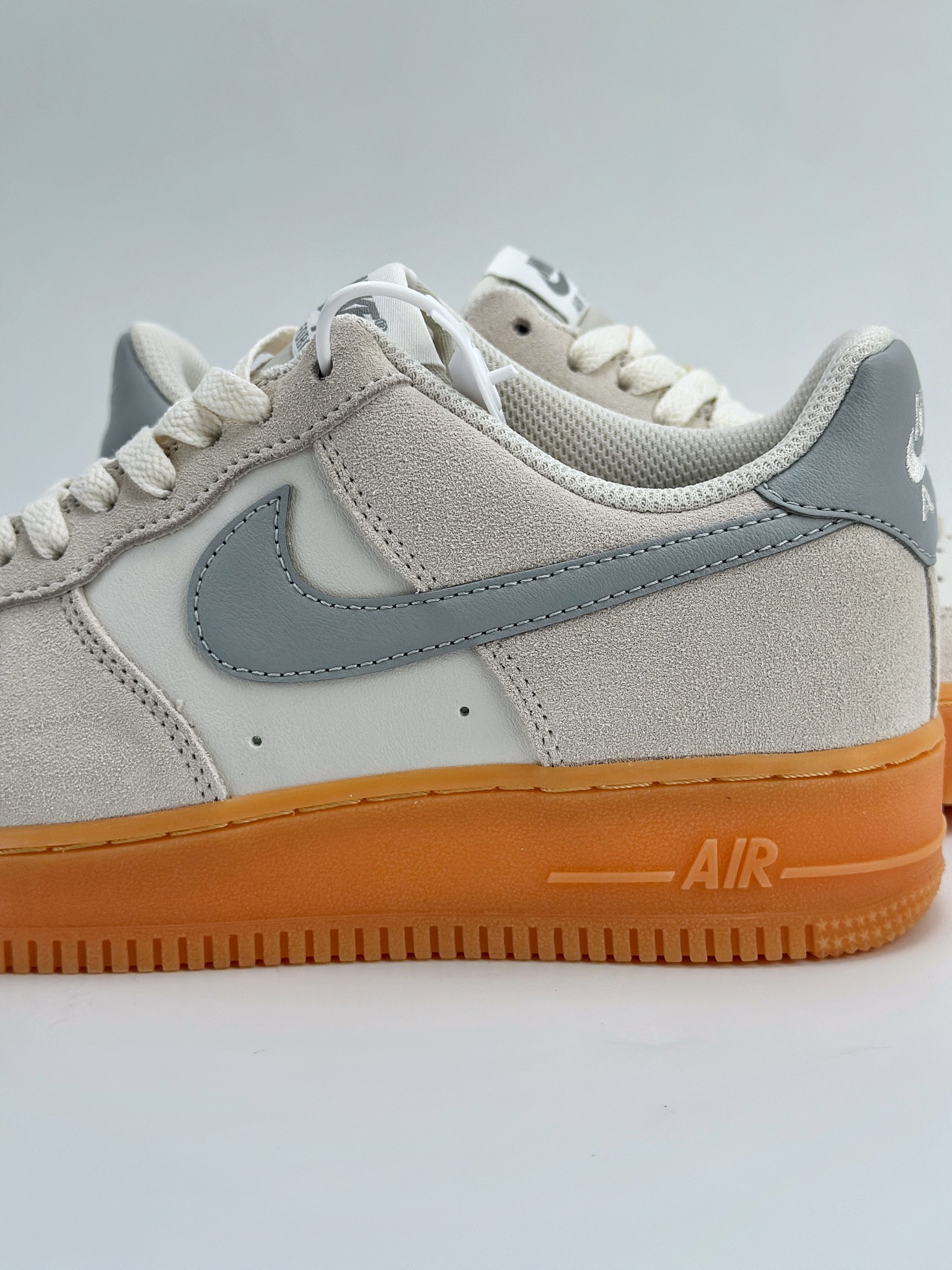 Nike Air Force 1 Low 07 ESS+ 米灰 FQ8714-002