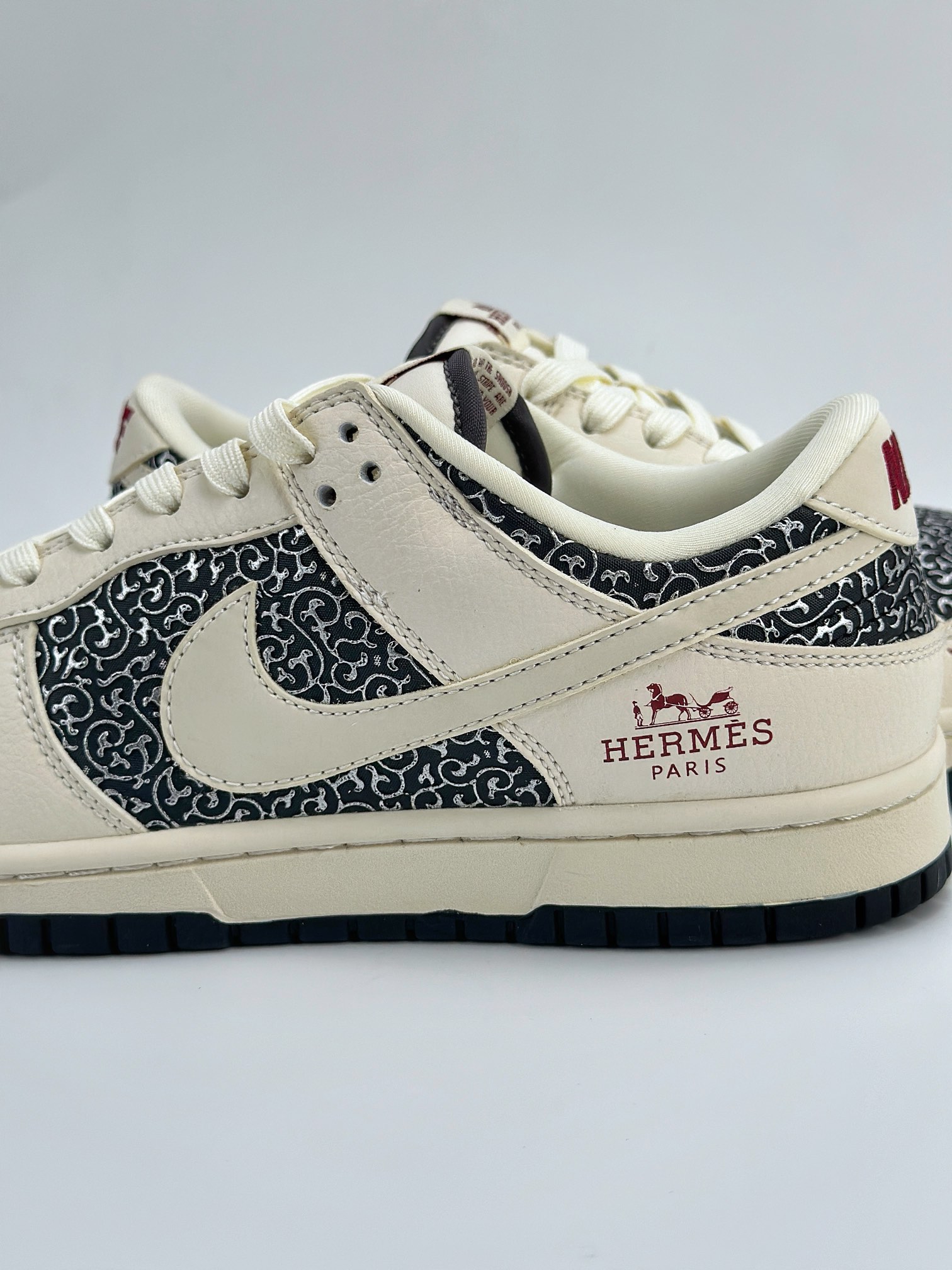 Nike SB Dunk Low x HERMES 爱马仕米白黑银纹 XD6188-038