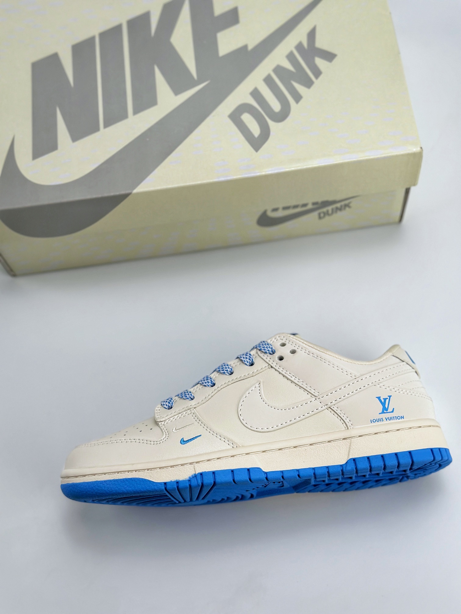 Nike SB Dunk Low x Louis Vuitton 白蓝满天星 XX2025-322