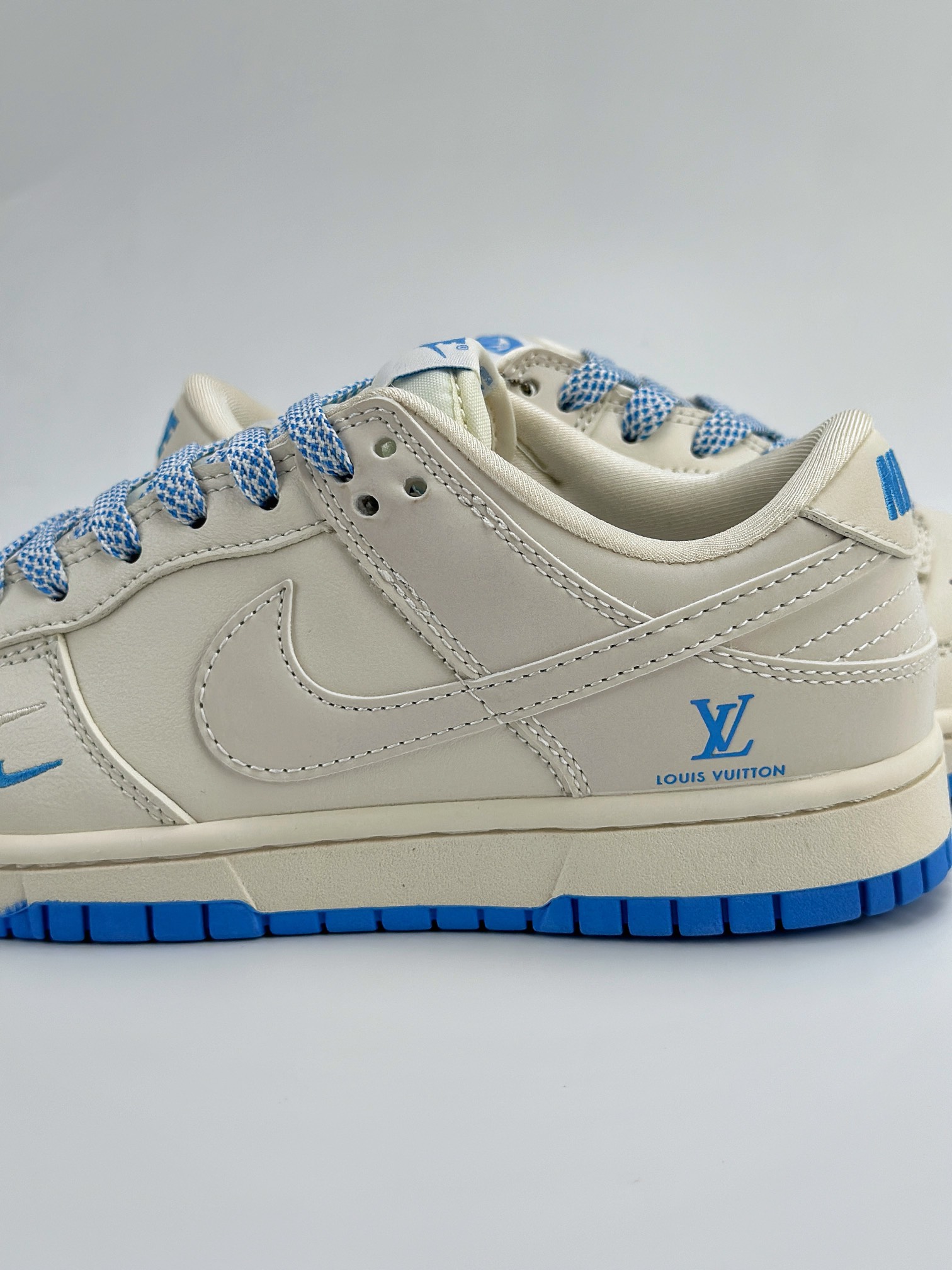 Nike SB Dunk Low x Louis Vuitton 白蓝满天星 XX2025-322