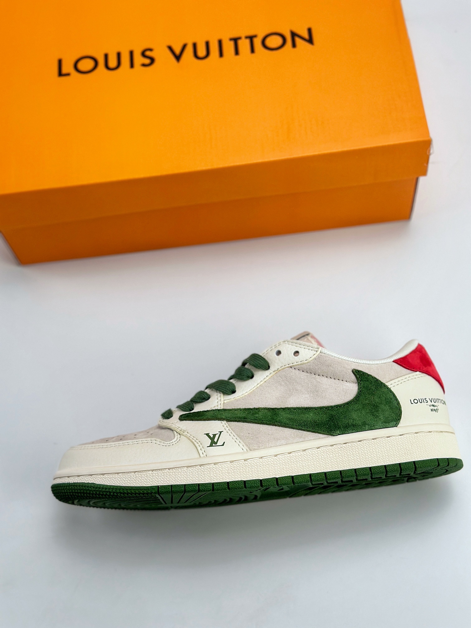 Travis Scott x Nike Air Jordan 1 Low x Louis Vuitton 三方联名 XY2688-102