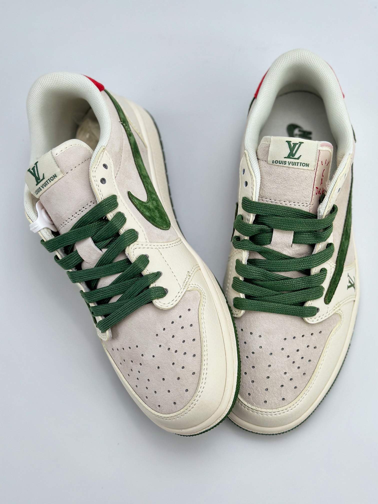 Travis Scott x Nike Air Jordan 1 Low x Louis Vuitton 三方联名 XY2688-102