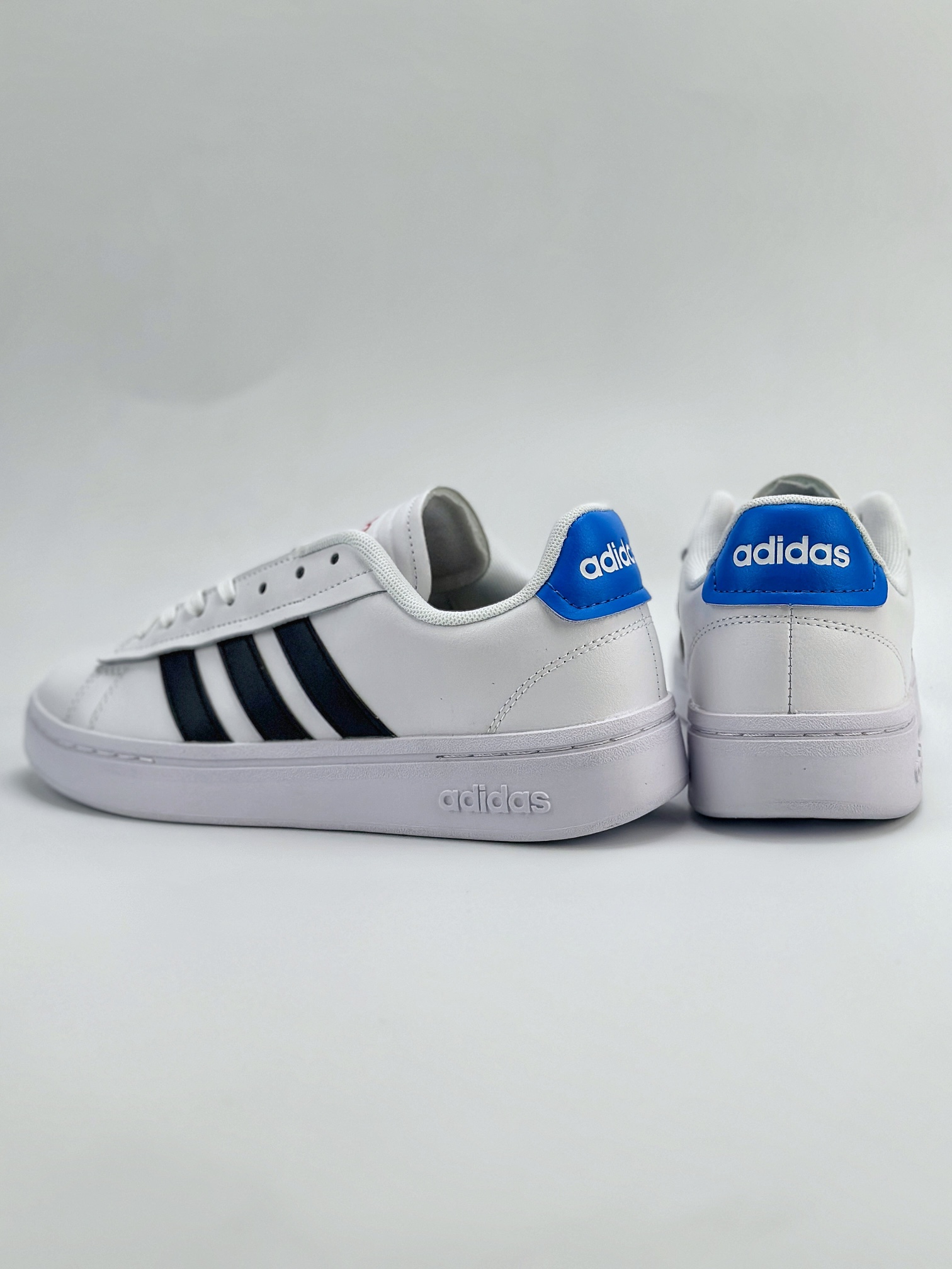 Adidas Court BEAT 百搭单品 绒面麂皮防滑耐磨轻便低帮板鞋 GY8029