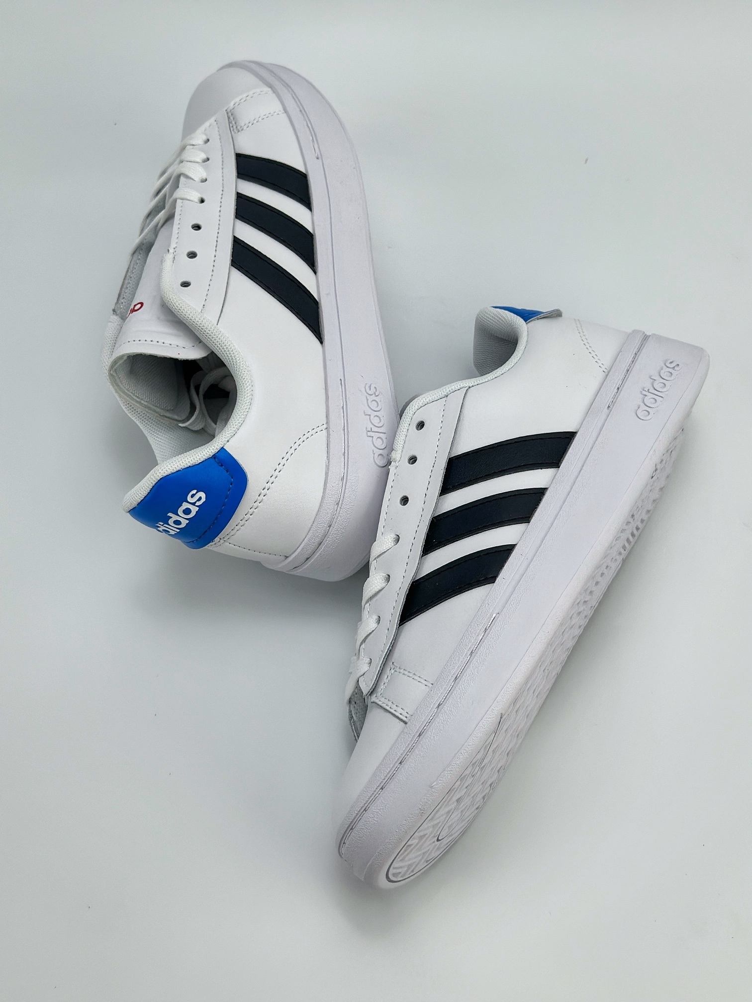 Adidas Court BEAT 百搭单品 绒面麂皮防滑耐磨轻便低帮板鞋 GY8029