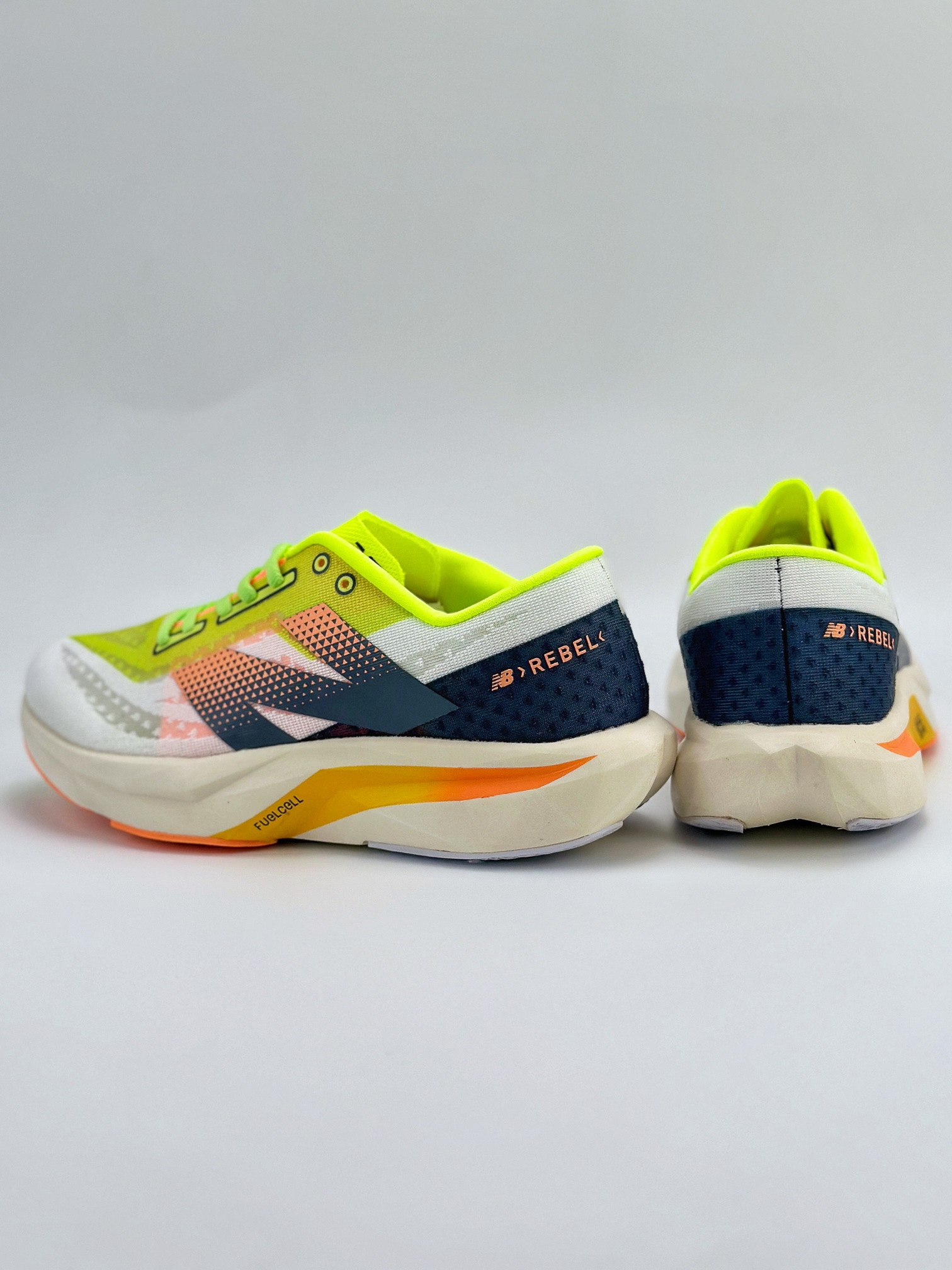 New Balance FuelCell SuperComp Trainer V2 新百伦NB系列超轻量化低帮休闲运动慢跑鞋 MFCXLL4