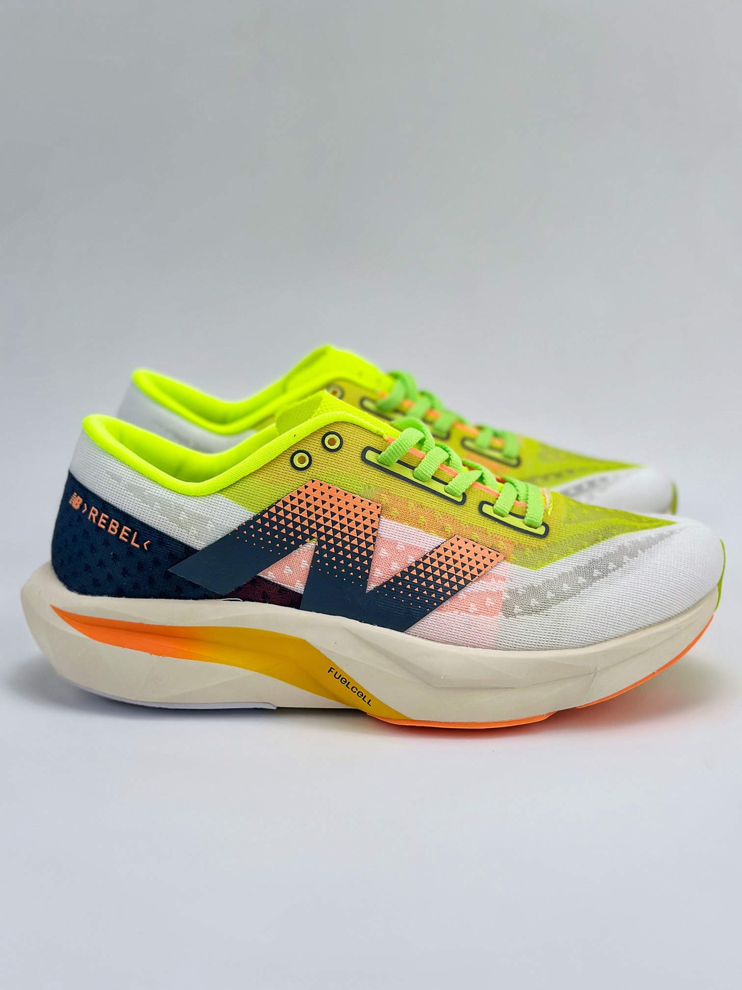 New Balance FuelCell SuperComp Trainer V2 新百伦NB系列超轻量化低帮休闲运动慢跑鞋 MFCXLL4