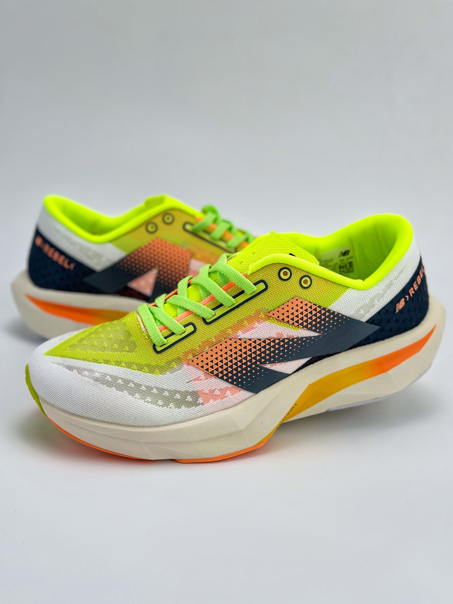 New Balance FuelCell SuperComp Trainer V2 新百伦NB系列超轻量化低帮休闲运动慢跑鞋 MFCXLL4