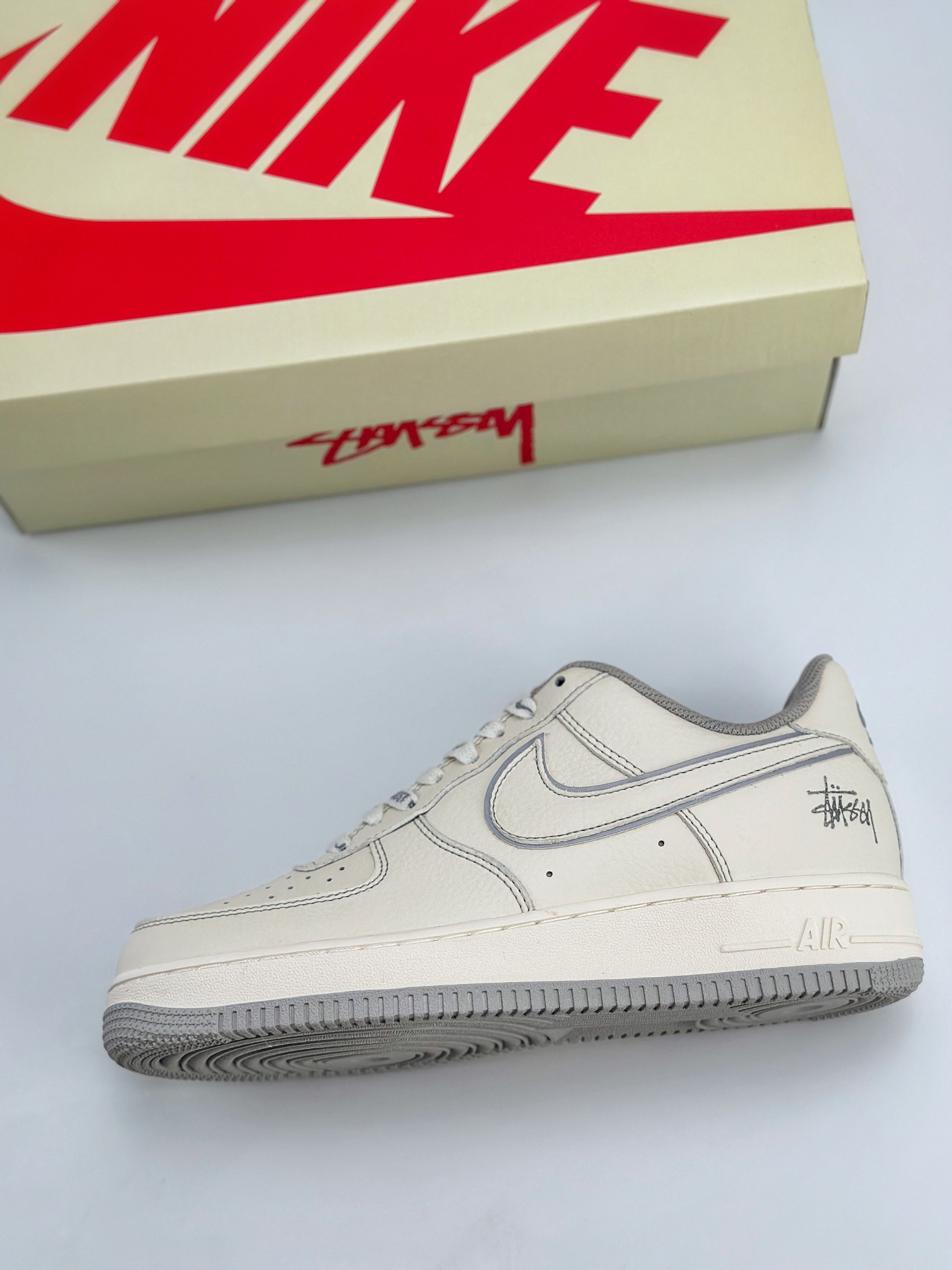 Nike Air Force 1 Low 07 x Stussy 斯图西米白满天星 UN1815-802