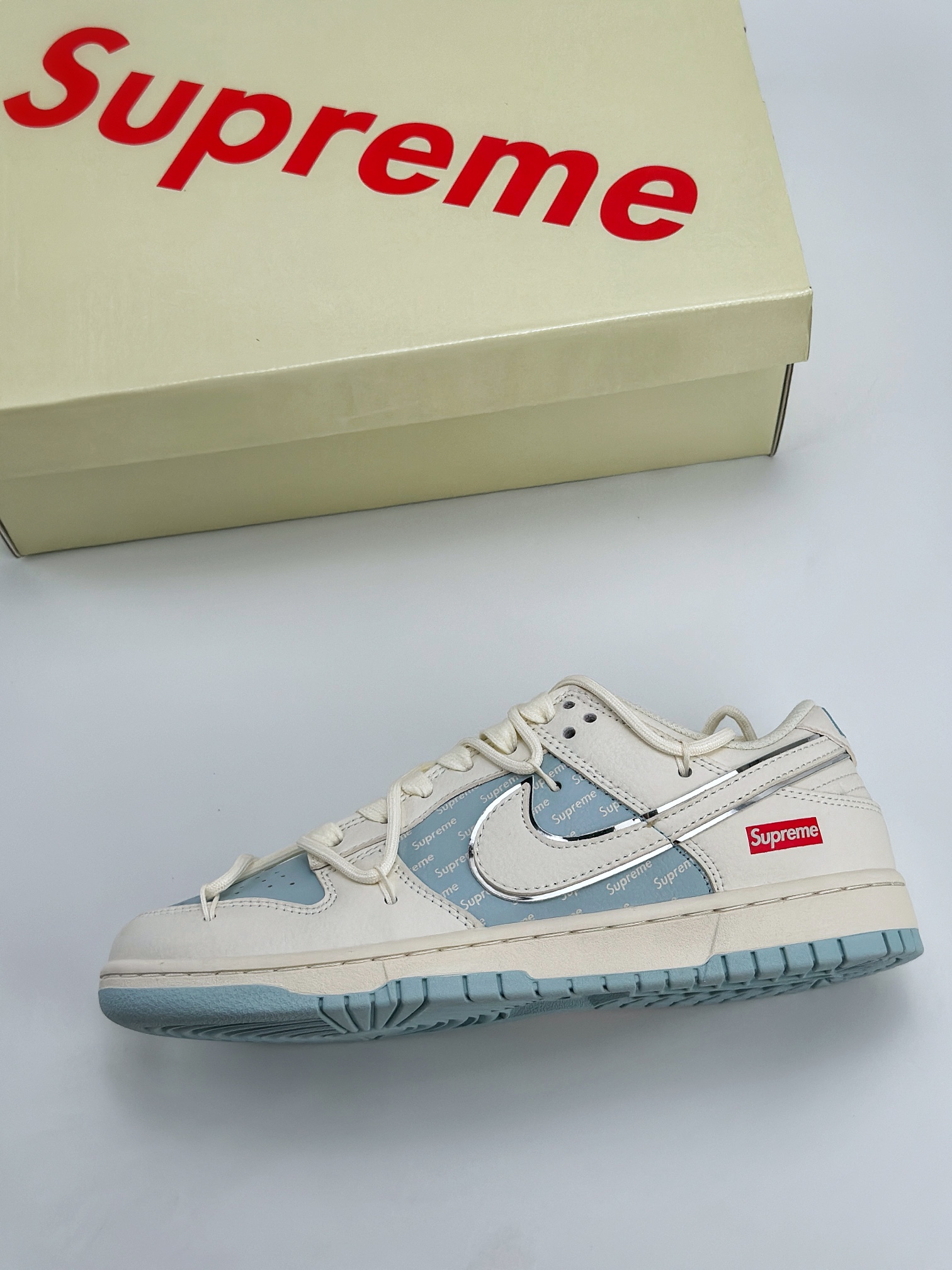 Nike SB Dunk Low x Supreme 白天蓝绑带 JJ5688-107