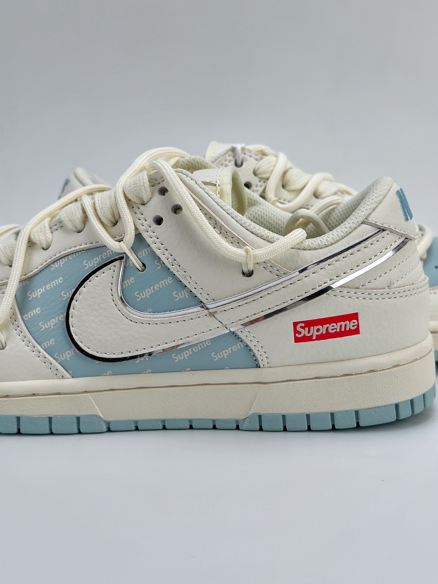 Nike SB Dunk Low x Supreme 白天蓝绑带 JJ5688-107