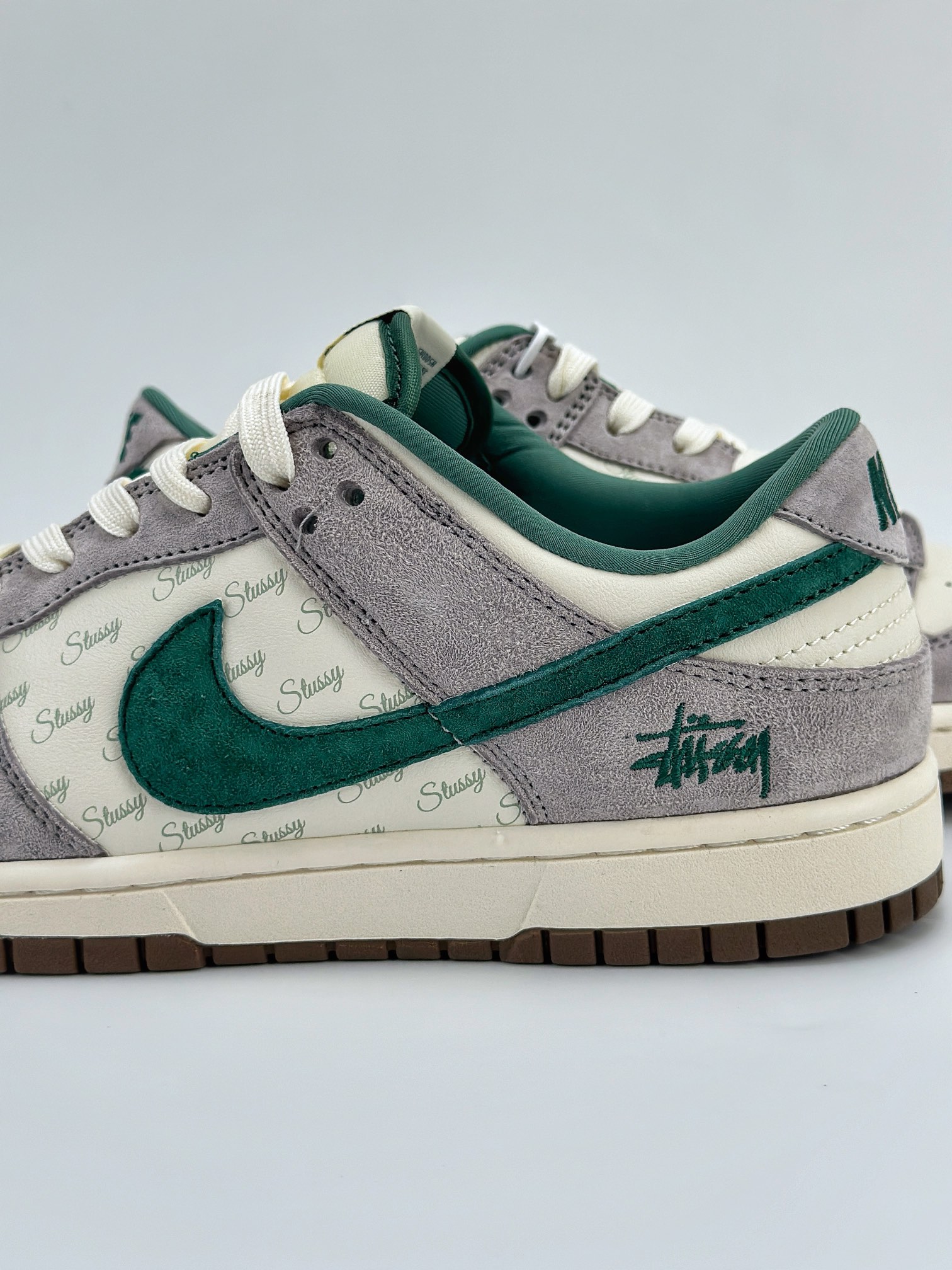 Nike SB Dunk Low x Stussy 斯图西米白灰绿翻毛 CF3688-007