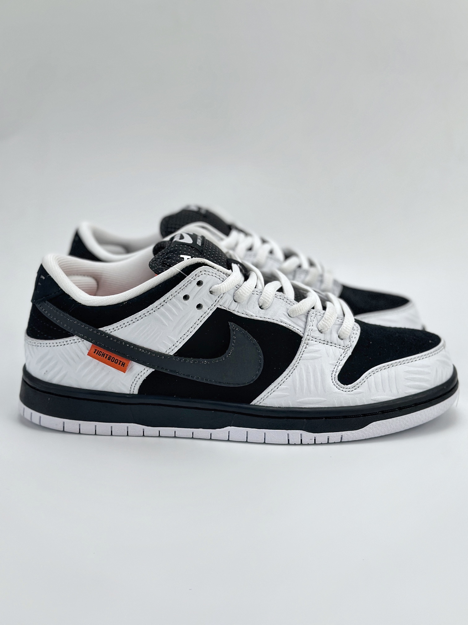 NIKE SB Dunk Low x TIGHTBOOTH ”Black and White” 黑白 FD2629-100