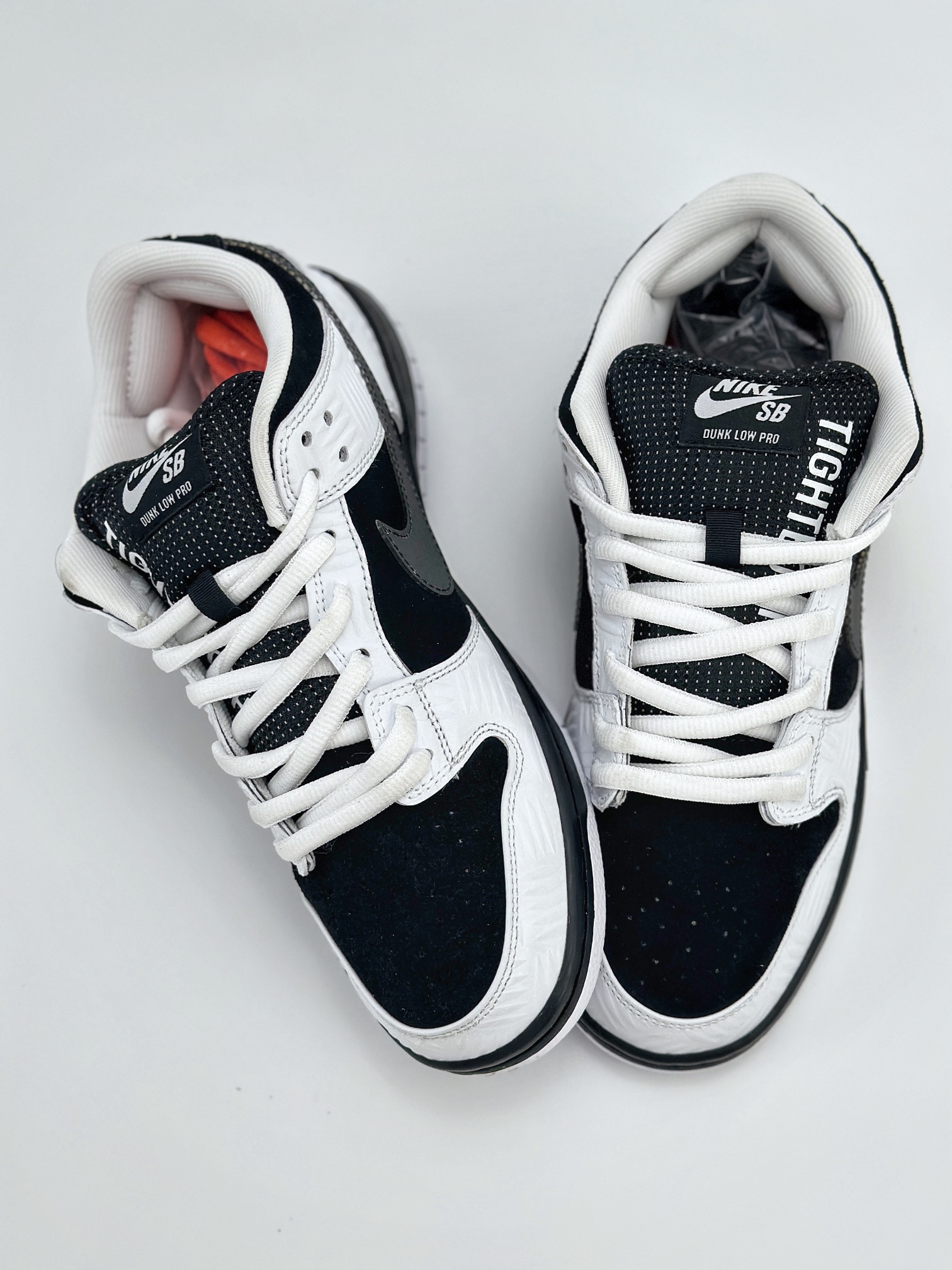 NIKE SB Dunk Low x TIGHTBOOTH ”Black and White” 黑白 FD2629-100