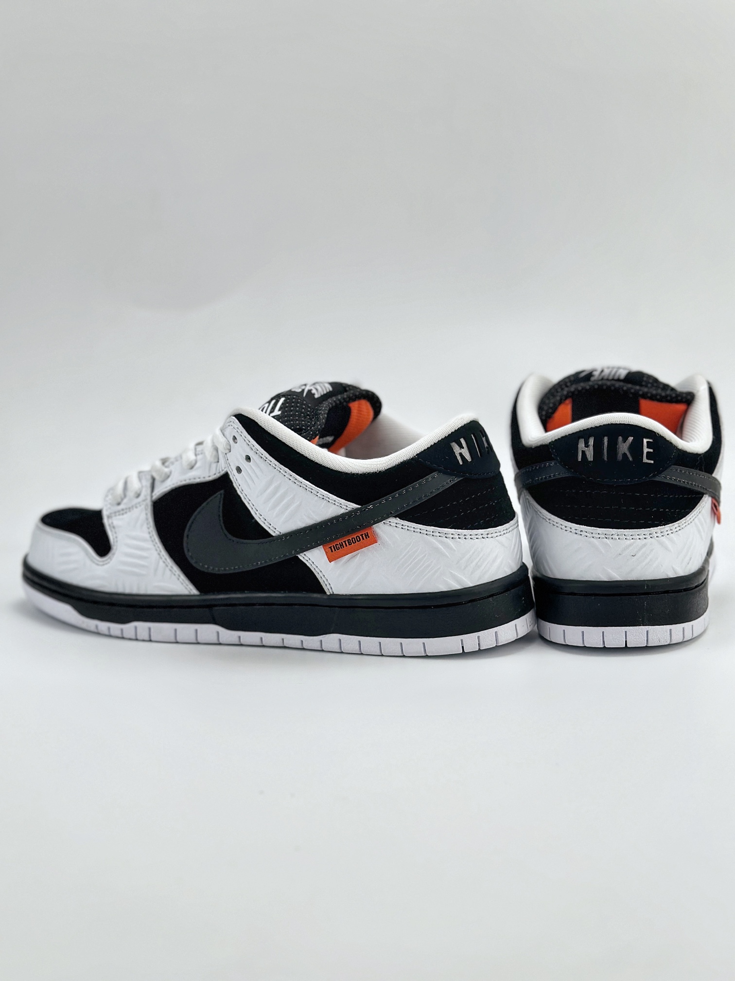 NIKE SB Dunk Low x TIGHTBOOTH ”Black and White” 黑白 FD2629-100