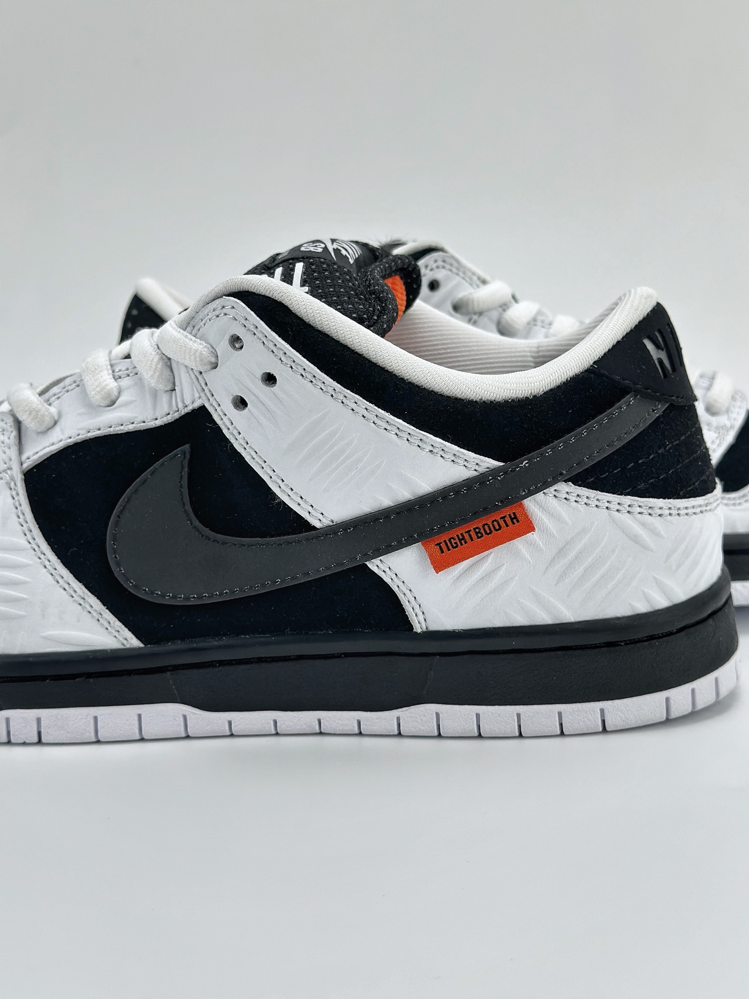 NIKE SB Dunk Low x TIGHTBOOTH ”Black and White” 黑白 FD2629-100