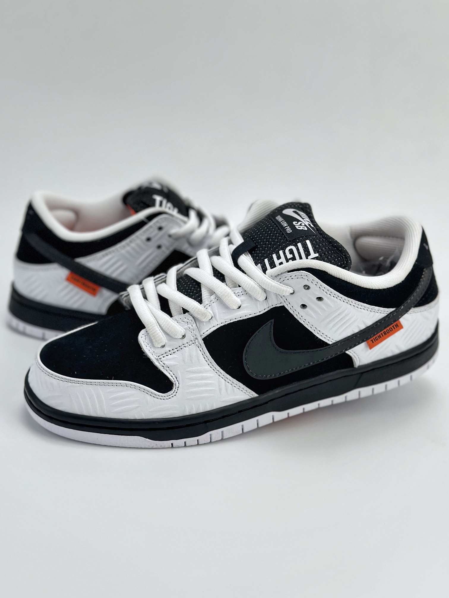 NIKE SB Dunk Low x TIGHTBOOTH ”Black and White” 黑白 FD2629-100