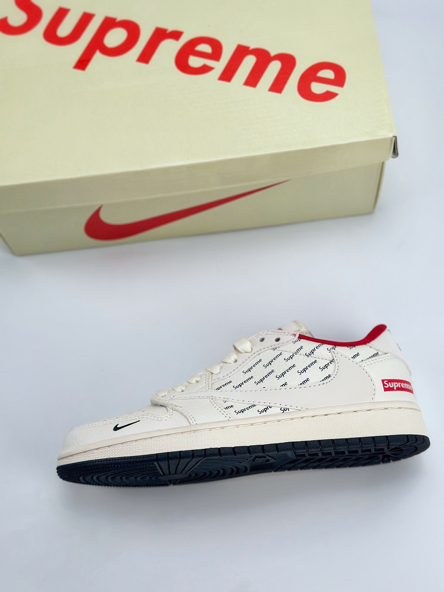 Air Jordan 1 Retro Low x Supreme 米白红小钩 YQ2088-671