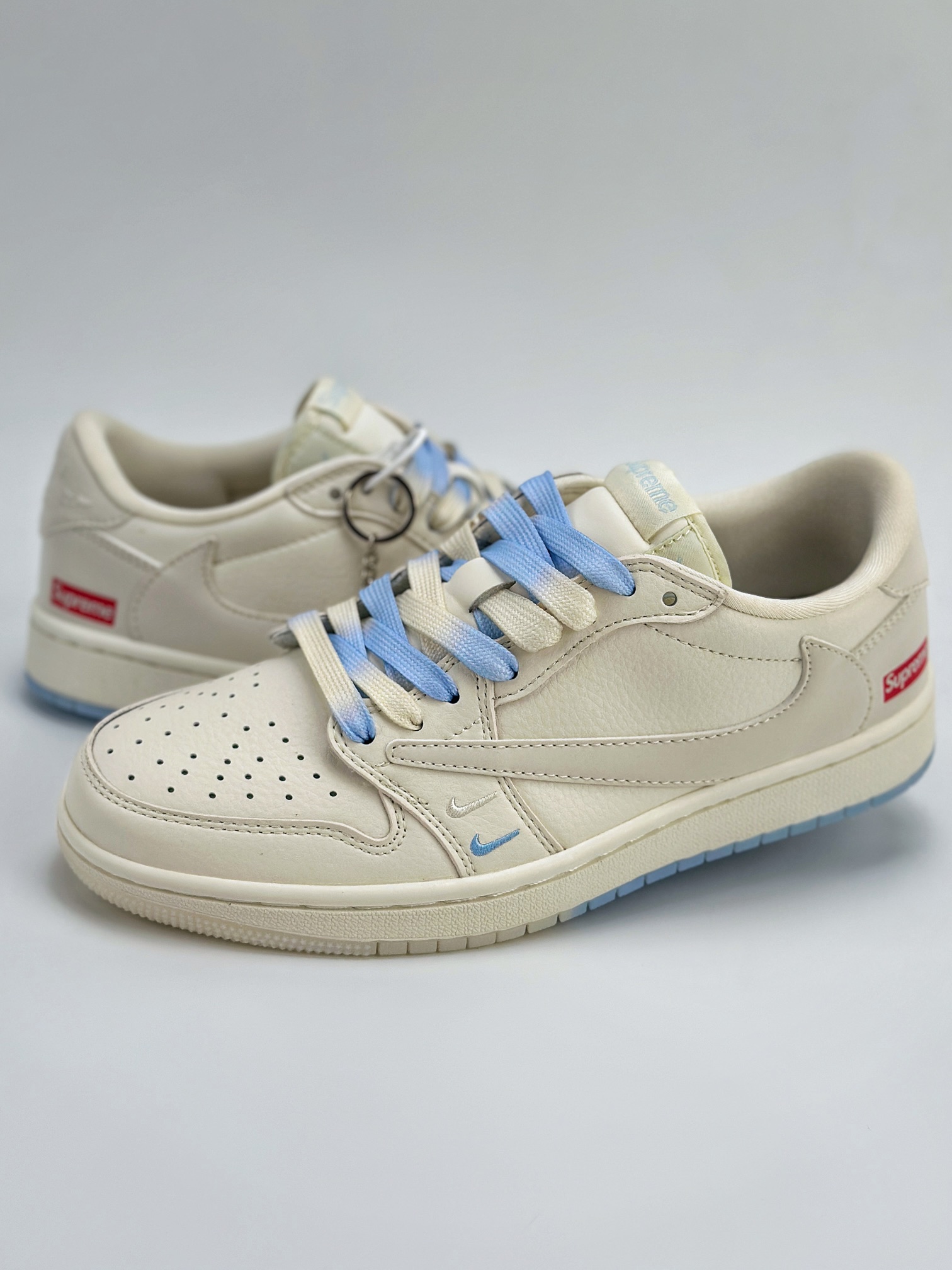 Travis Scott x Nike Air Jordan 1 Low x Supreme 三方联名 Air Jordan 1 Low 反转米白蓝双小钩倒钩 BB6588-102