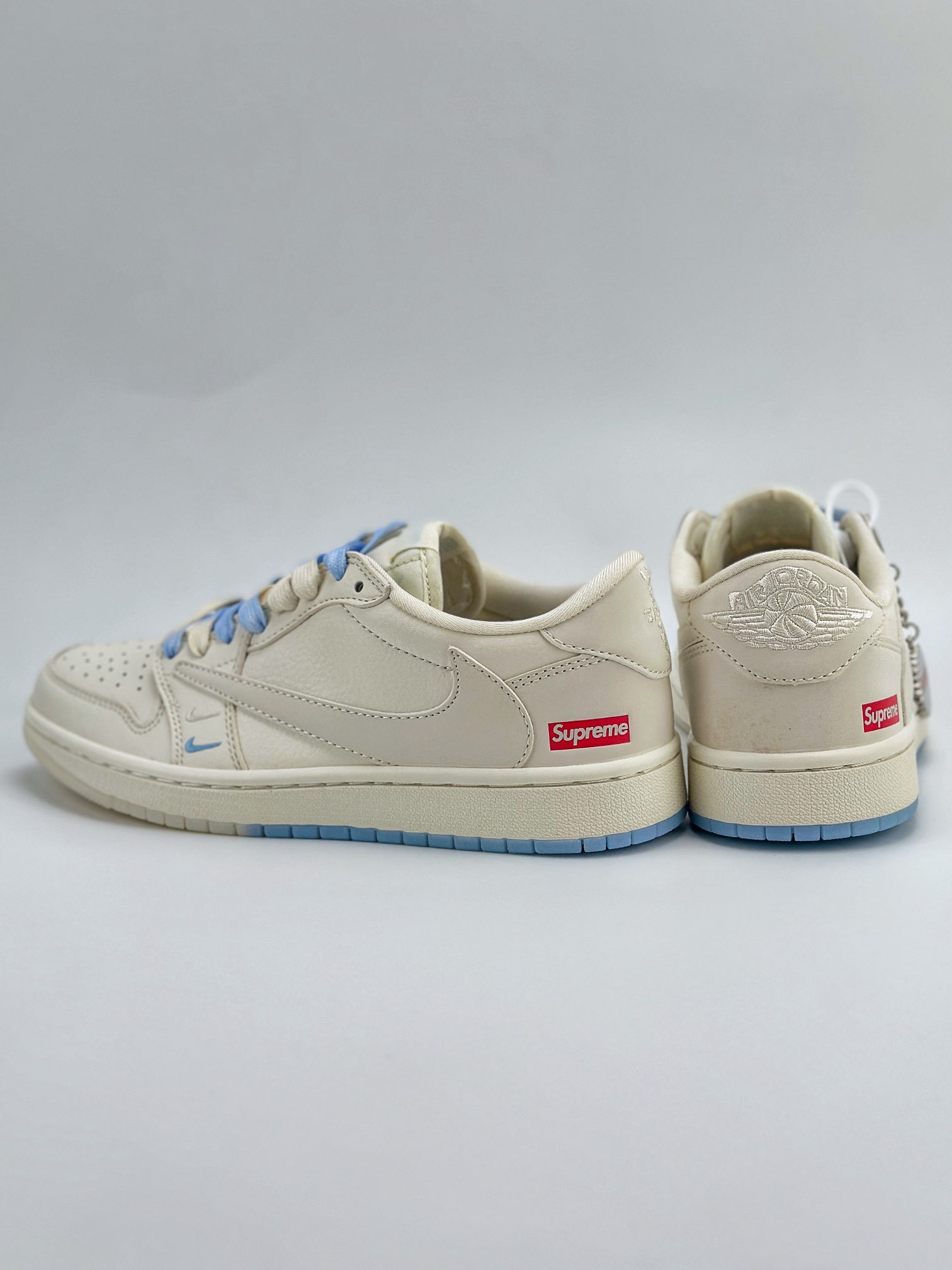 Travis Scott x Nike Air Jordan 1 Low x Supreme 三方联名 Air Jordan 1 Low 反转米白蓝双小钩倒钩 BB6588-102