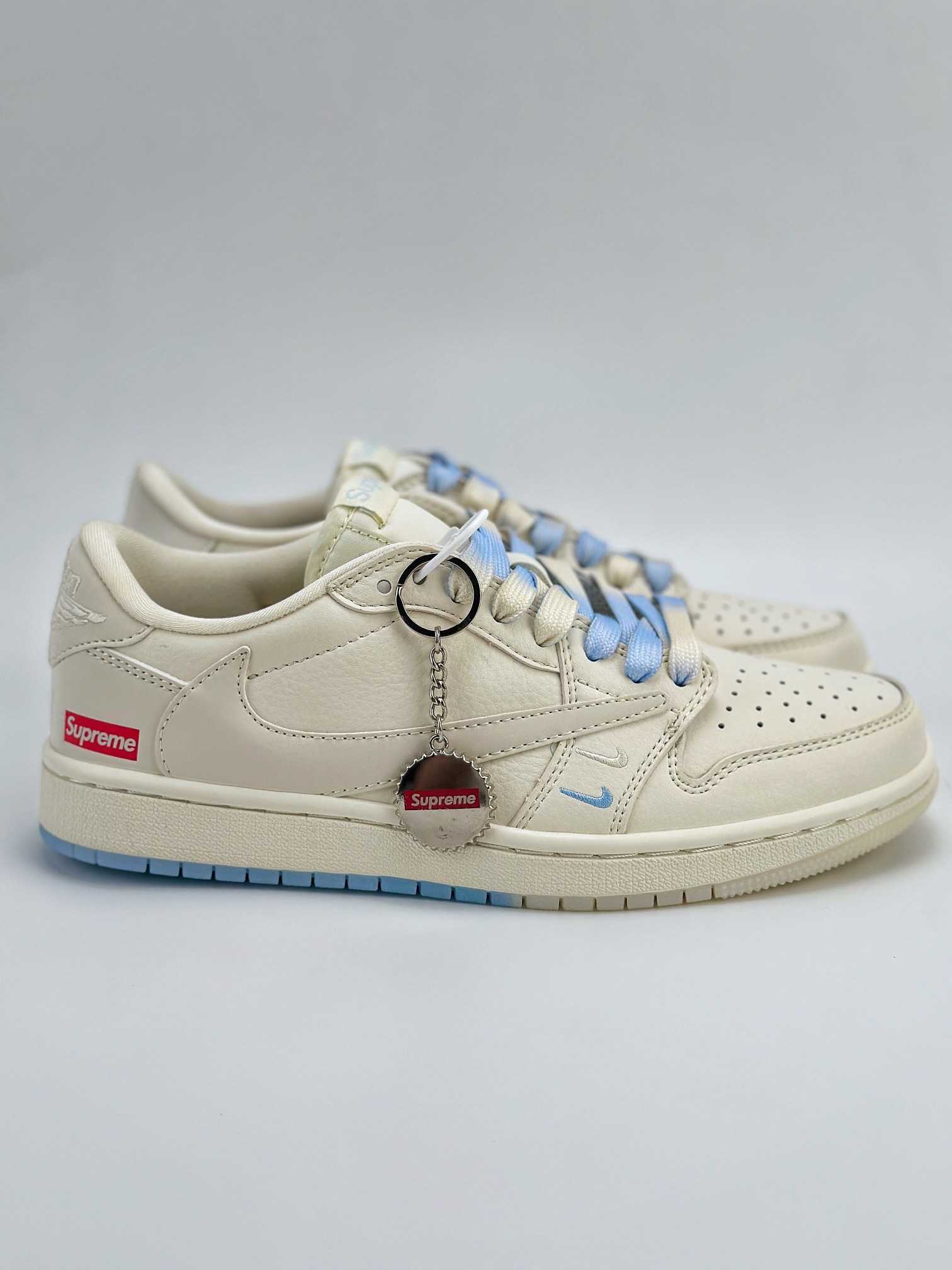 Travis Scott x Nike Air Jordan 1 Low x Supreme 三方联名 Air Jordan 1 Low 反转米白蓝双小钩倒钩 BB6588-102