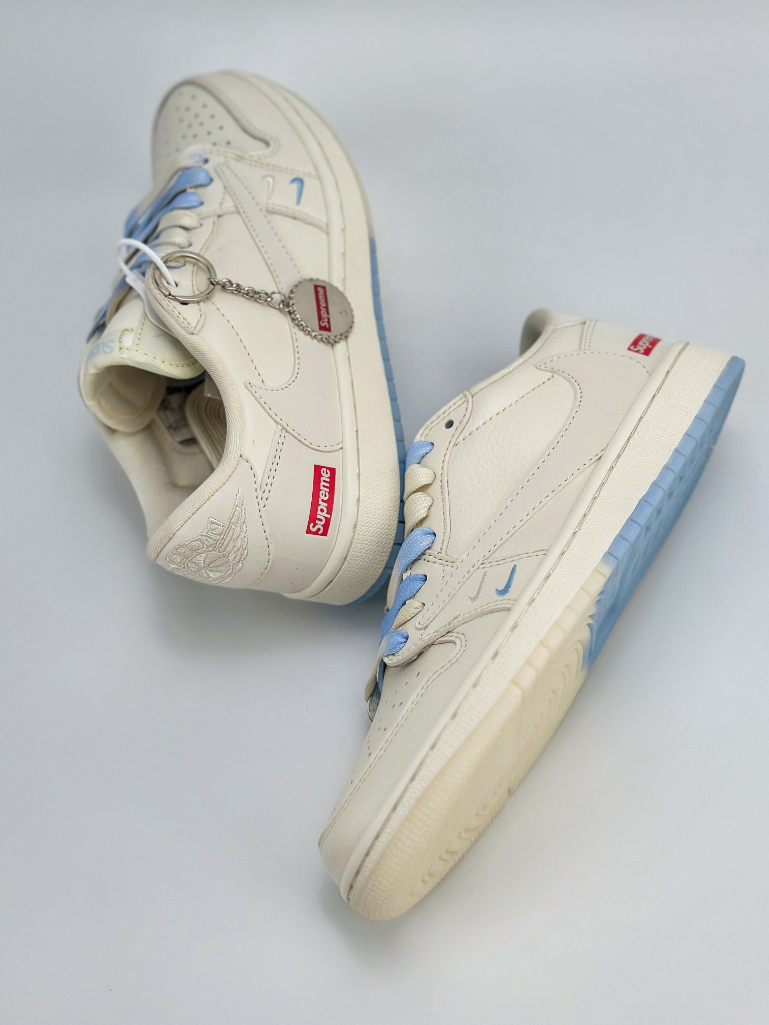 Travis Scott x Nike Air Jordan 1 Low x Supreme 三方联名 Air Jordan 1 Low 反转米白蓝双小钩倒钩 BB6588-102