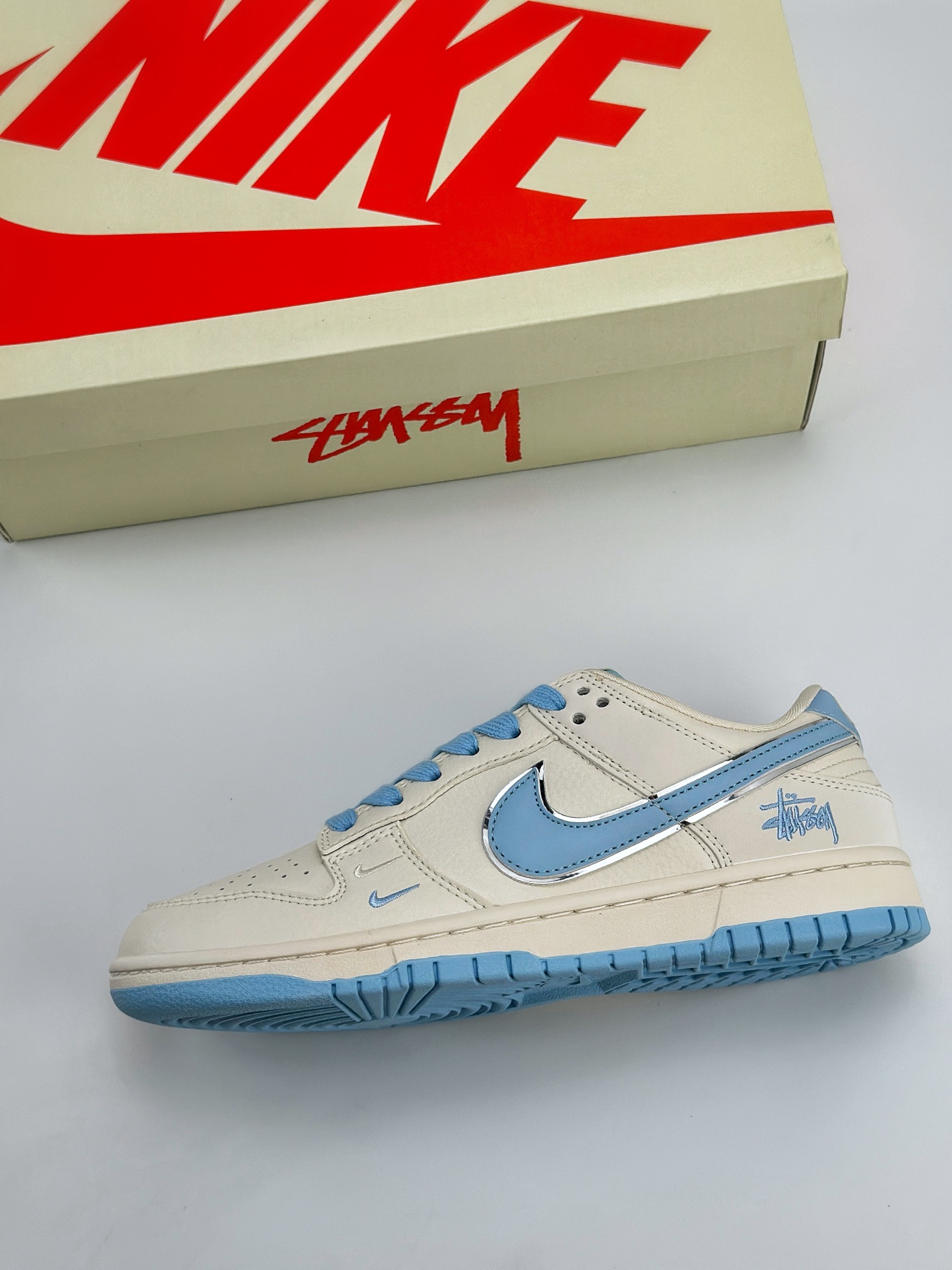 Nike SB Dunk Low x Stussy 斯图西双钩米白蓝 DQ1098-380