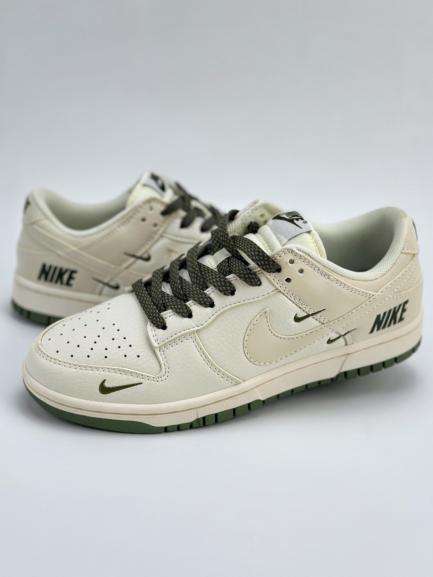 NIKE SB Dunk Low x Louis Vuitton 白绿满天星三钩 NK3638-039