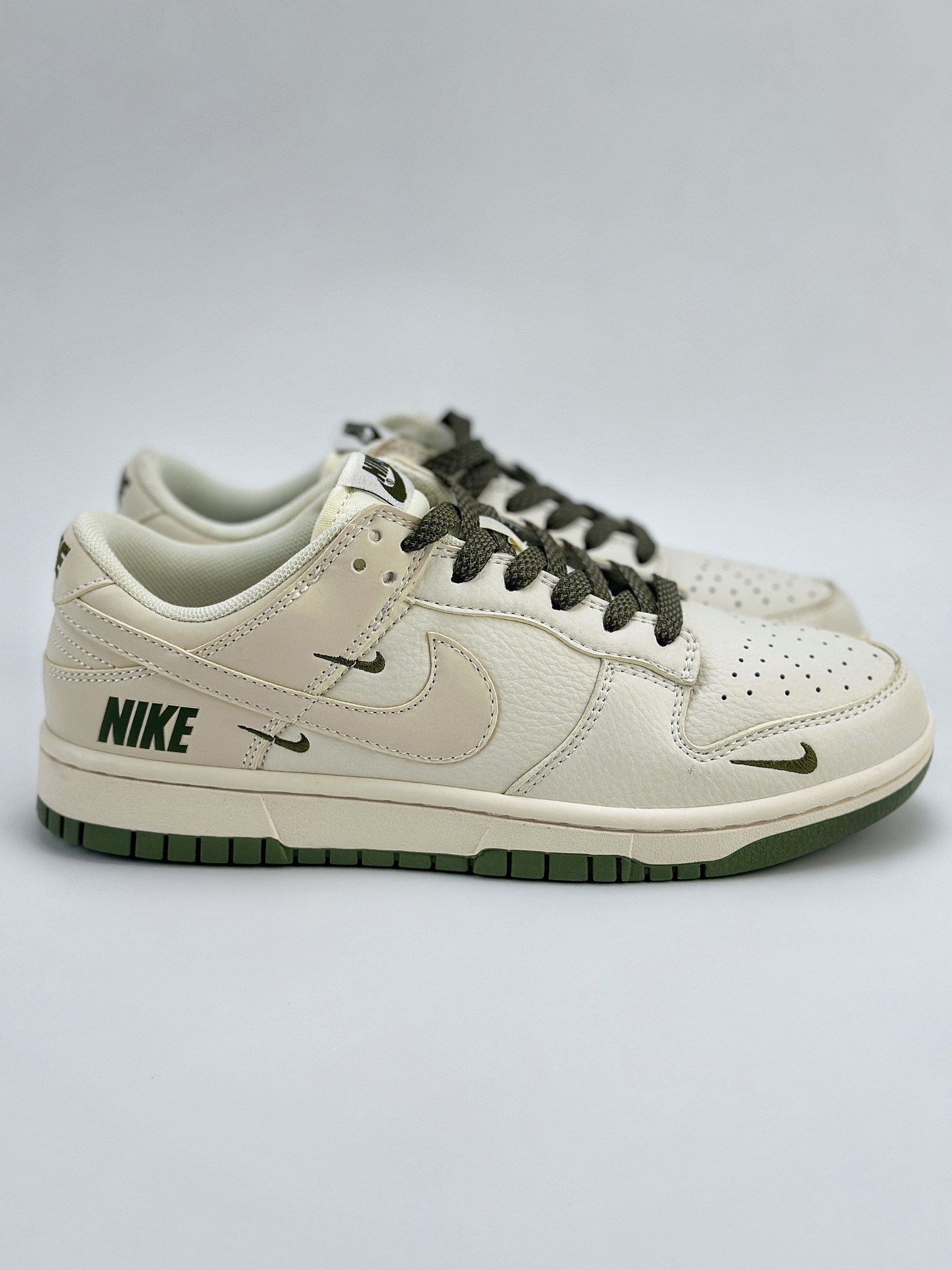 NIKE SB Dunk Low x Louis Vuitton 白绿满天星三钩 NK3638-039